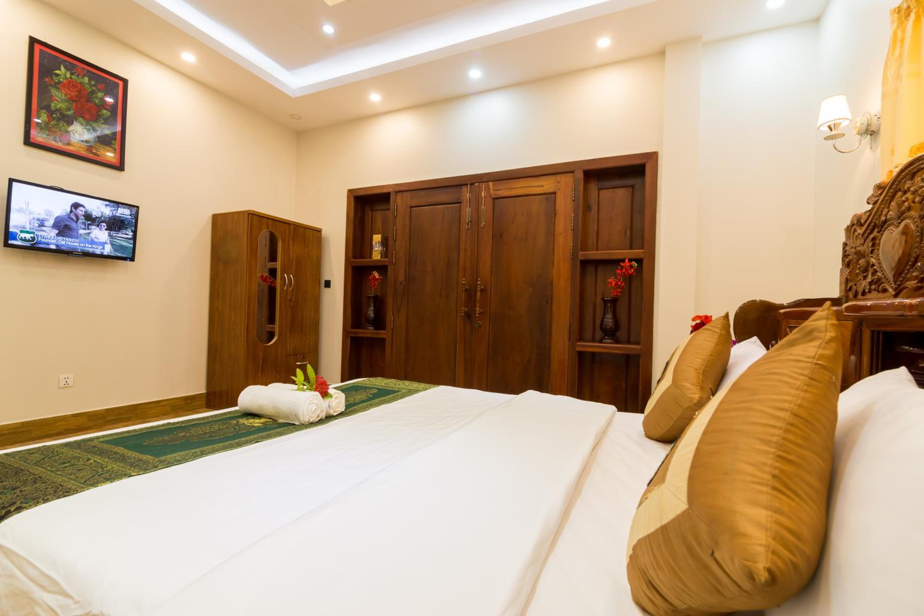 Deluxe King Room - Photo 1