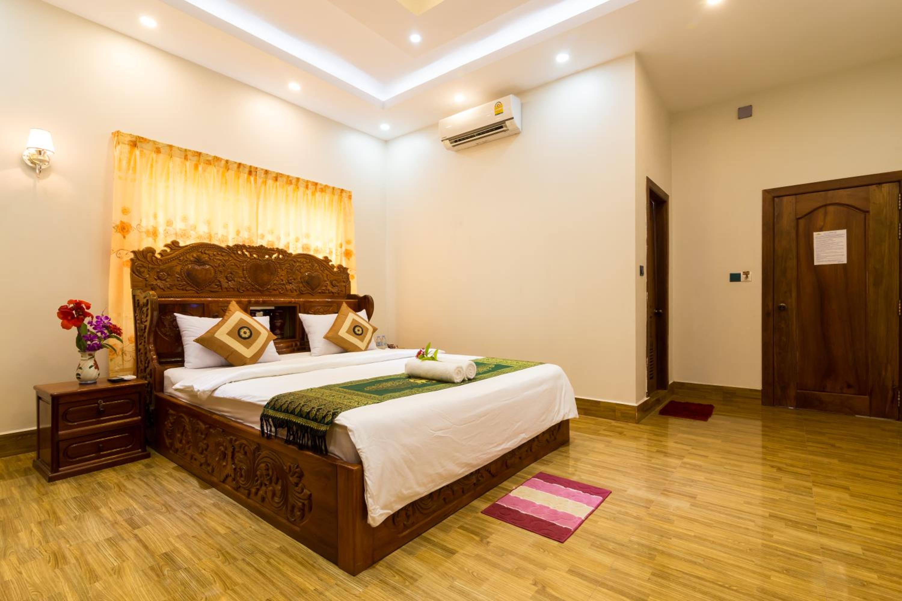 Deluxe King Room - Photo 3