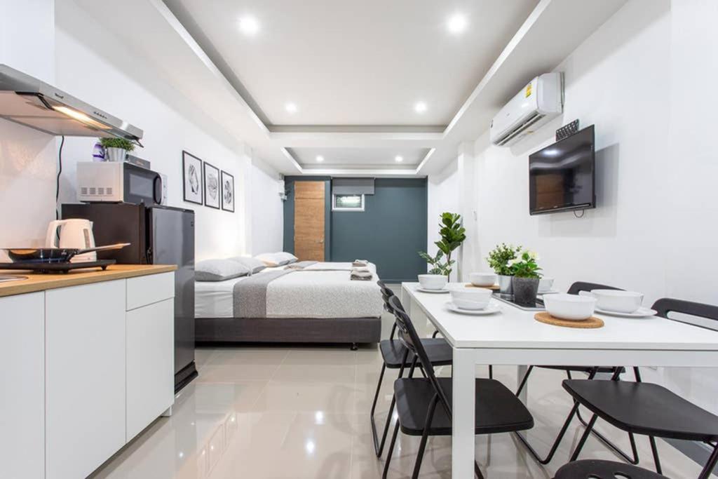 Studio Apartment photo 2