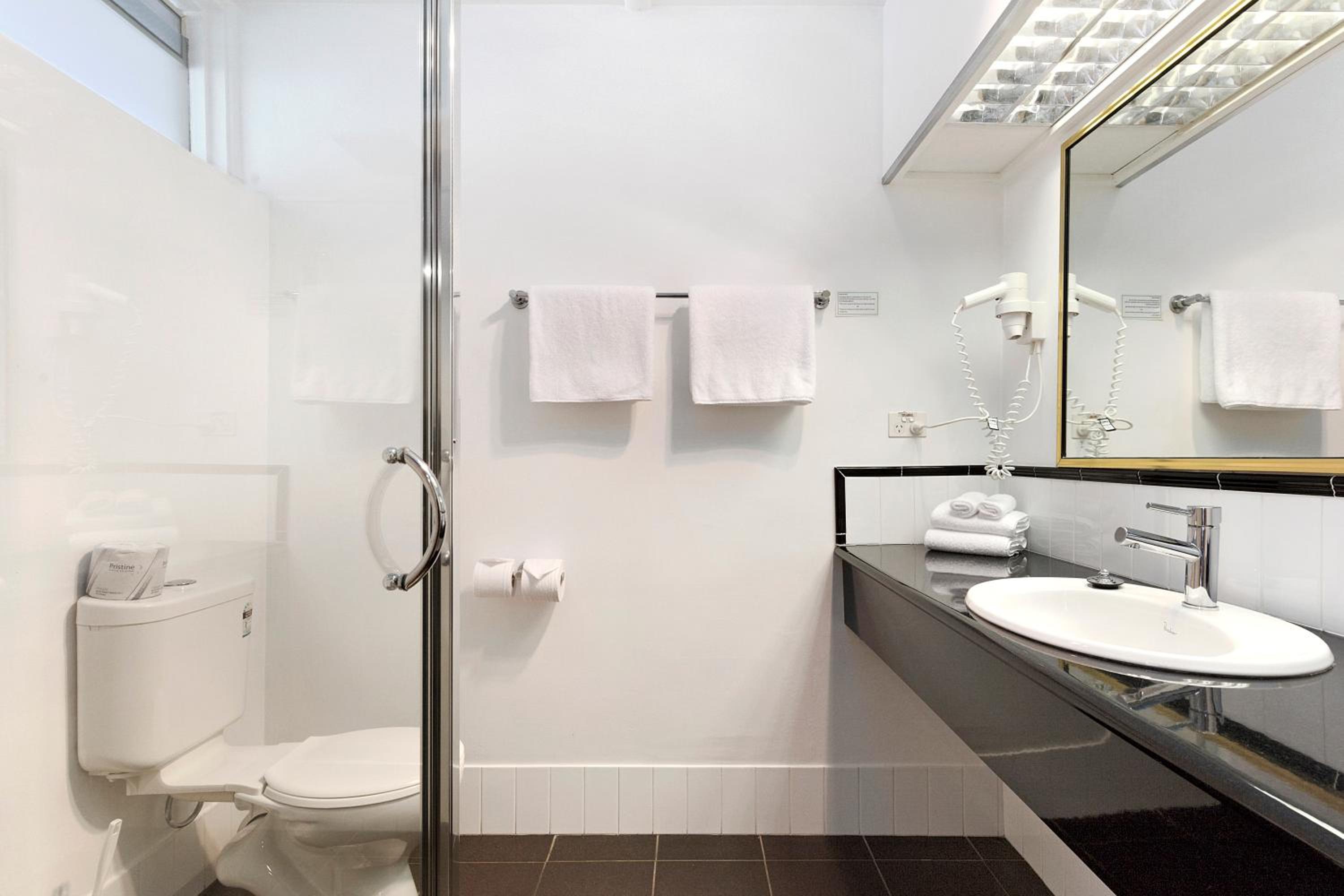 Standard Twin Room - Photo 10
