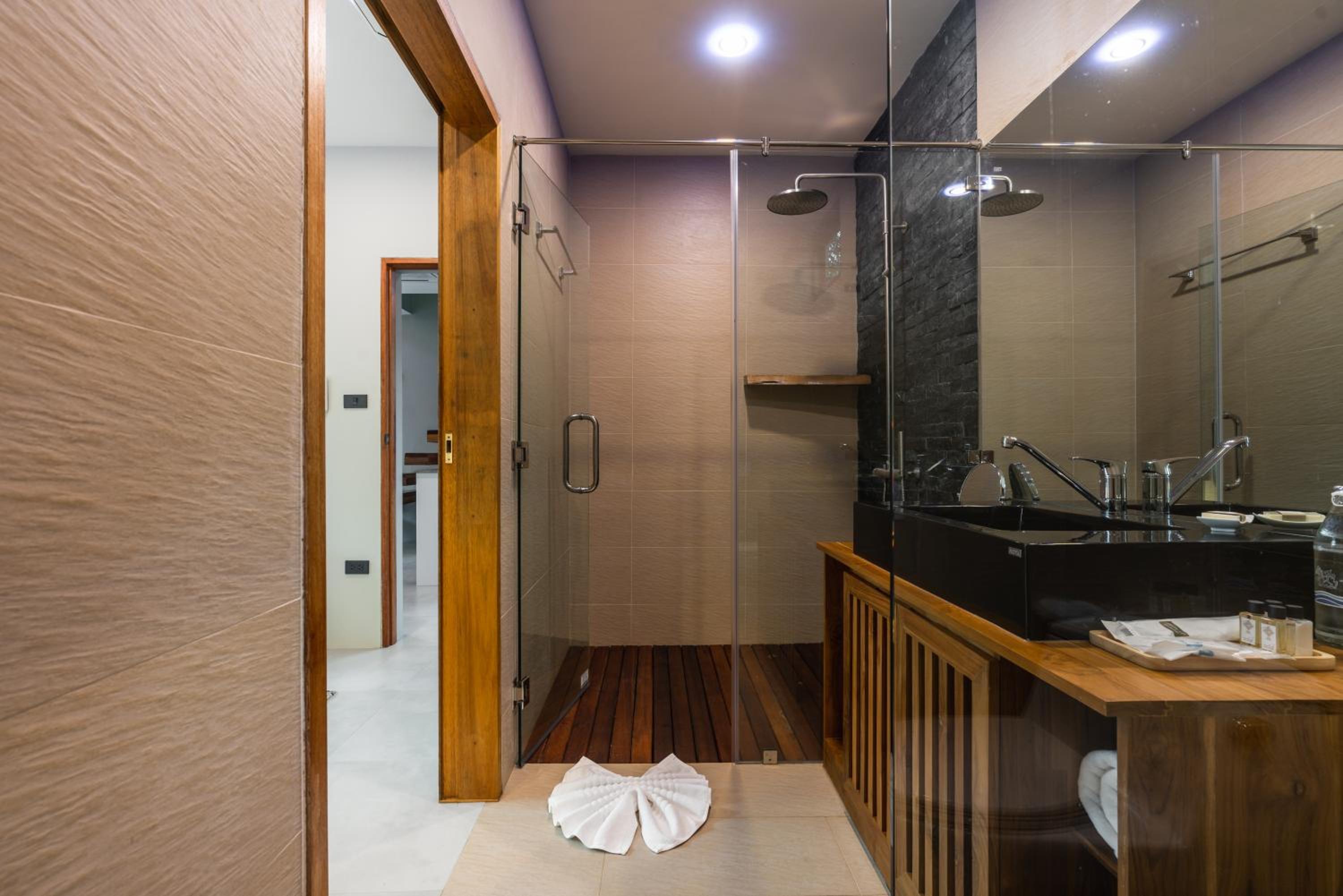 Two-Bedroom Villa - Photo 16