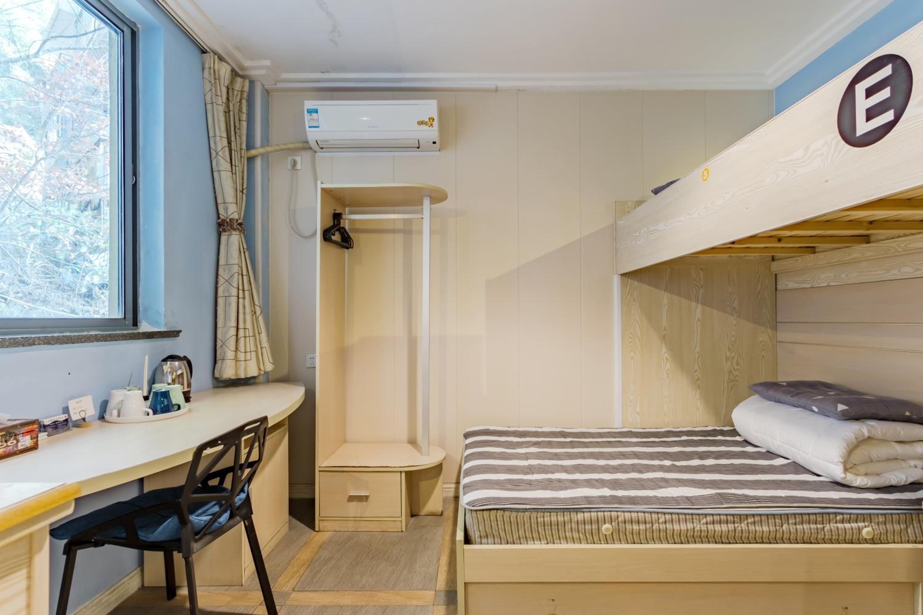 Bed in 6-Bed Male Dormitory Room photo 2