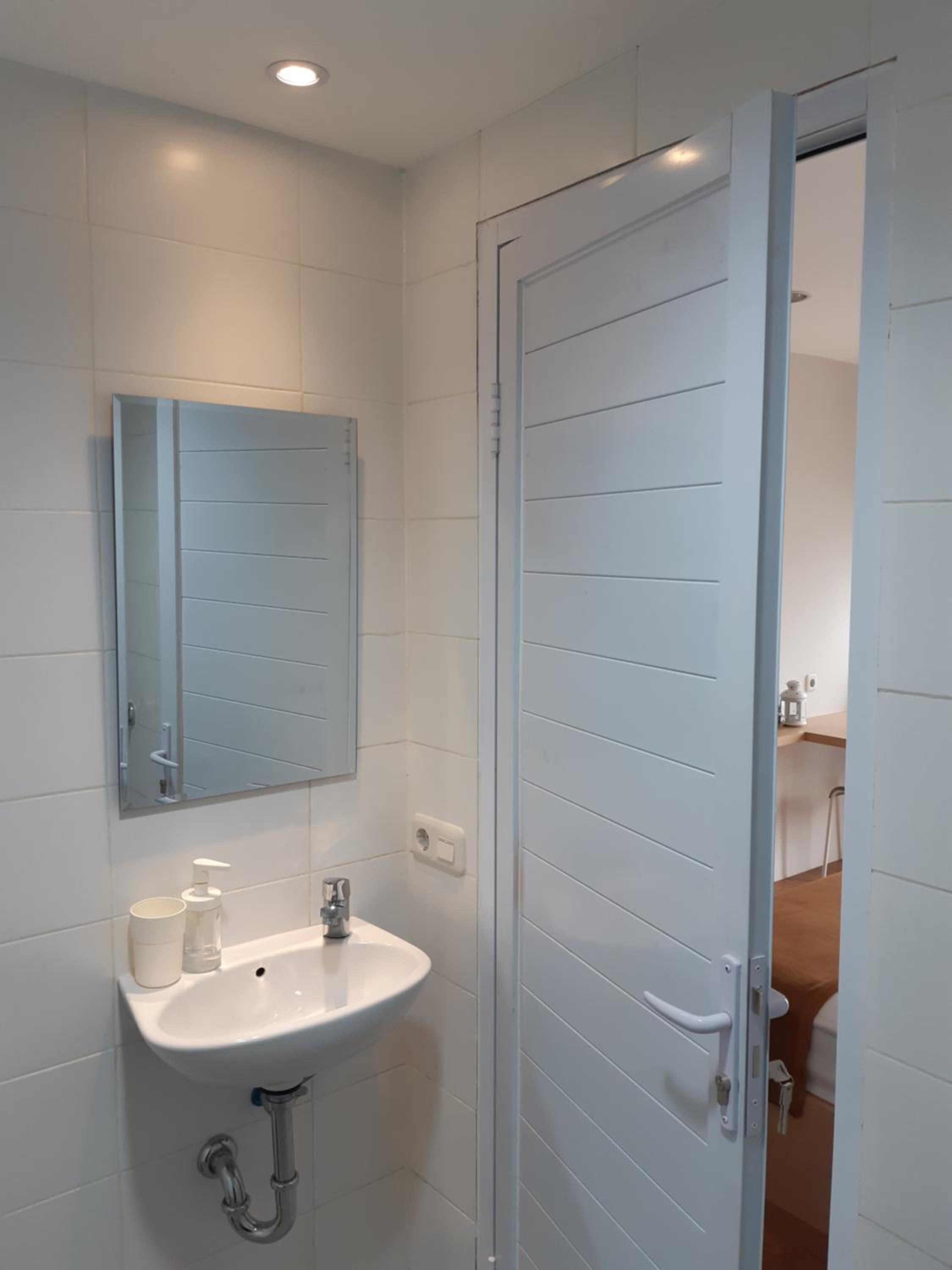 Standard Double Room - Photo 14