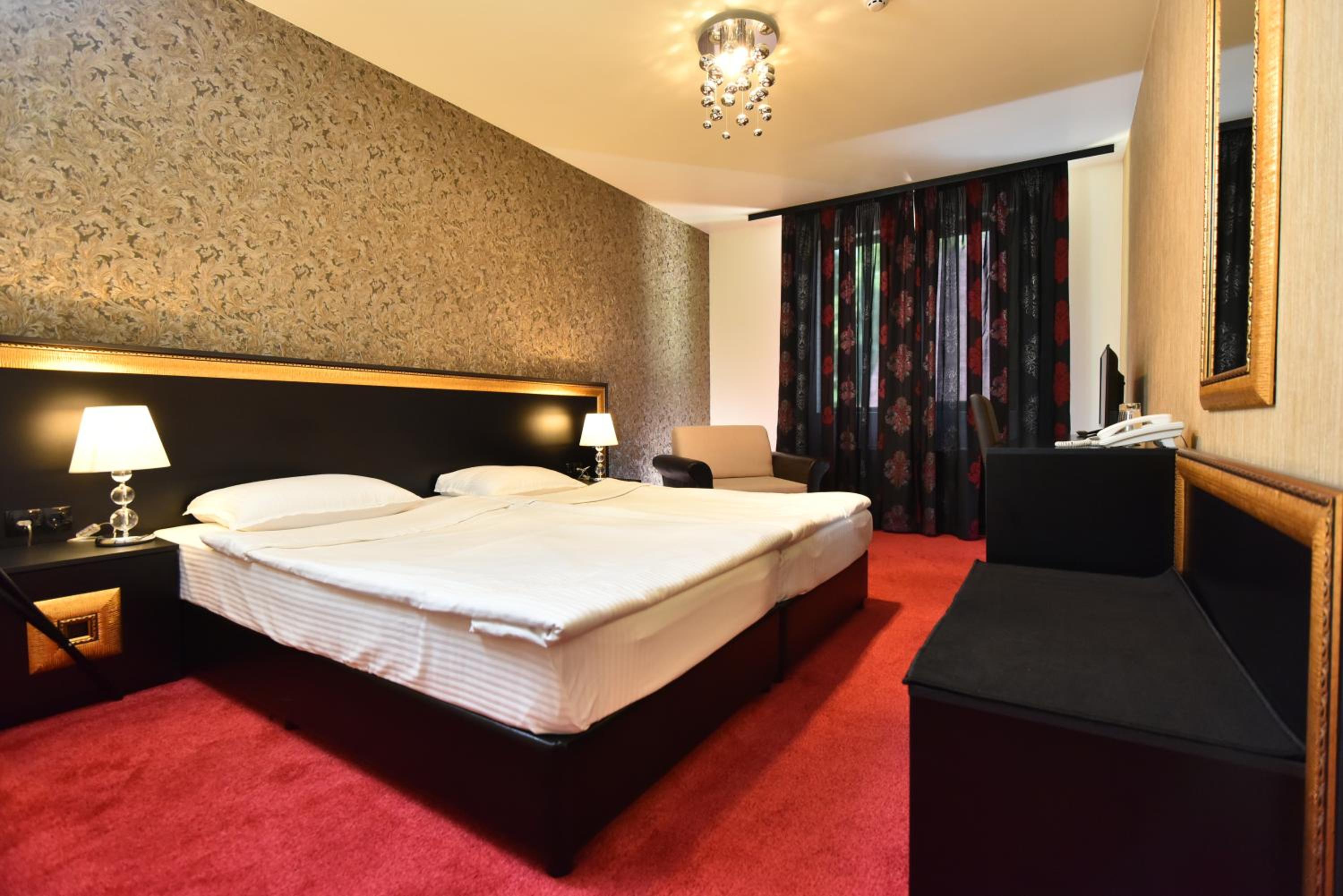 Double Room - Photo 2
