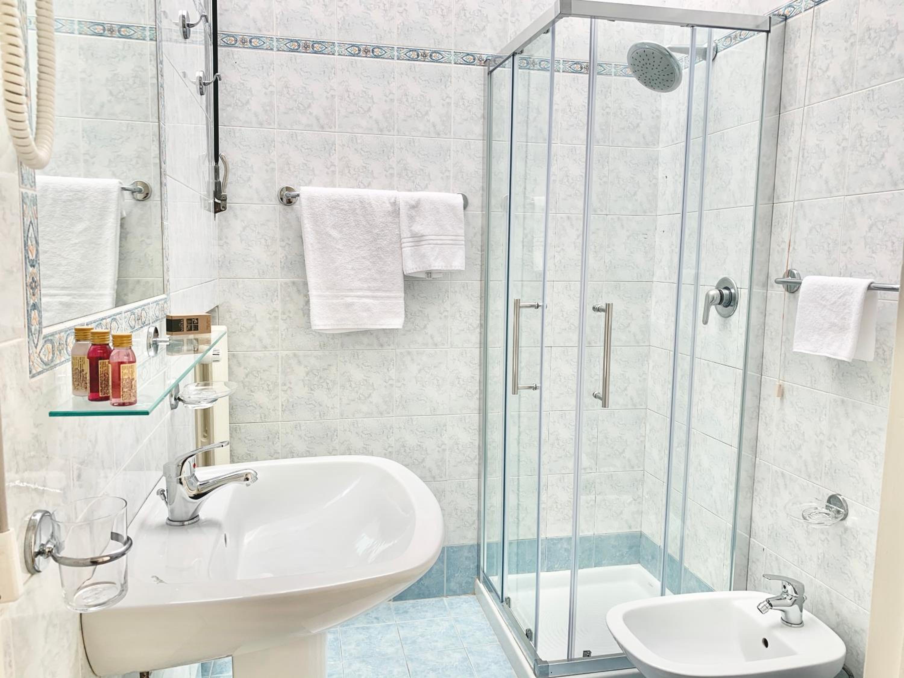 Double Room - Photo 15