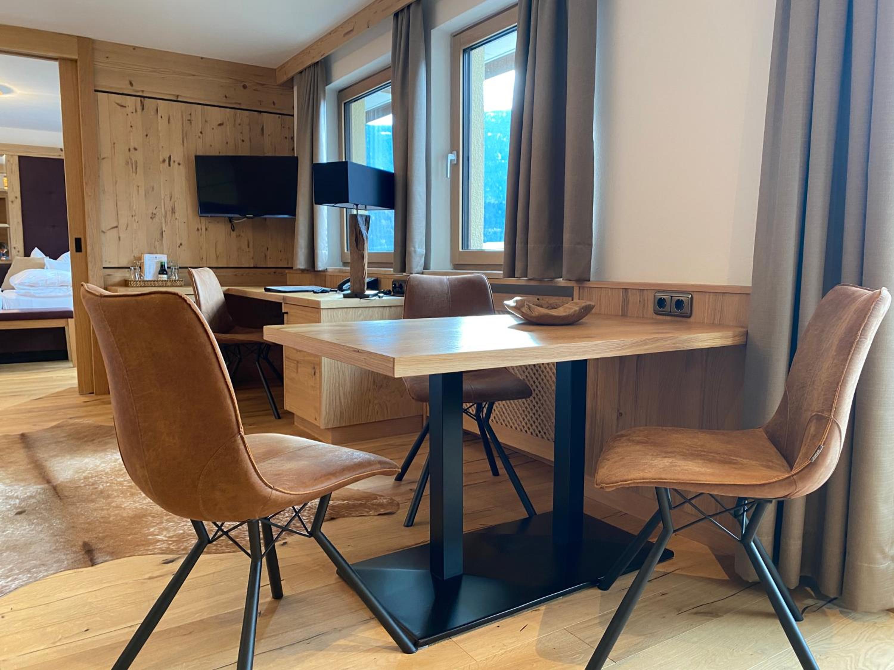 Suite - Photo 37