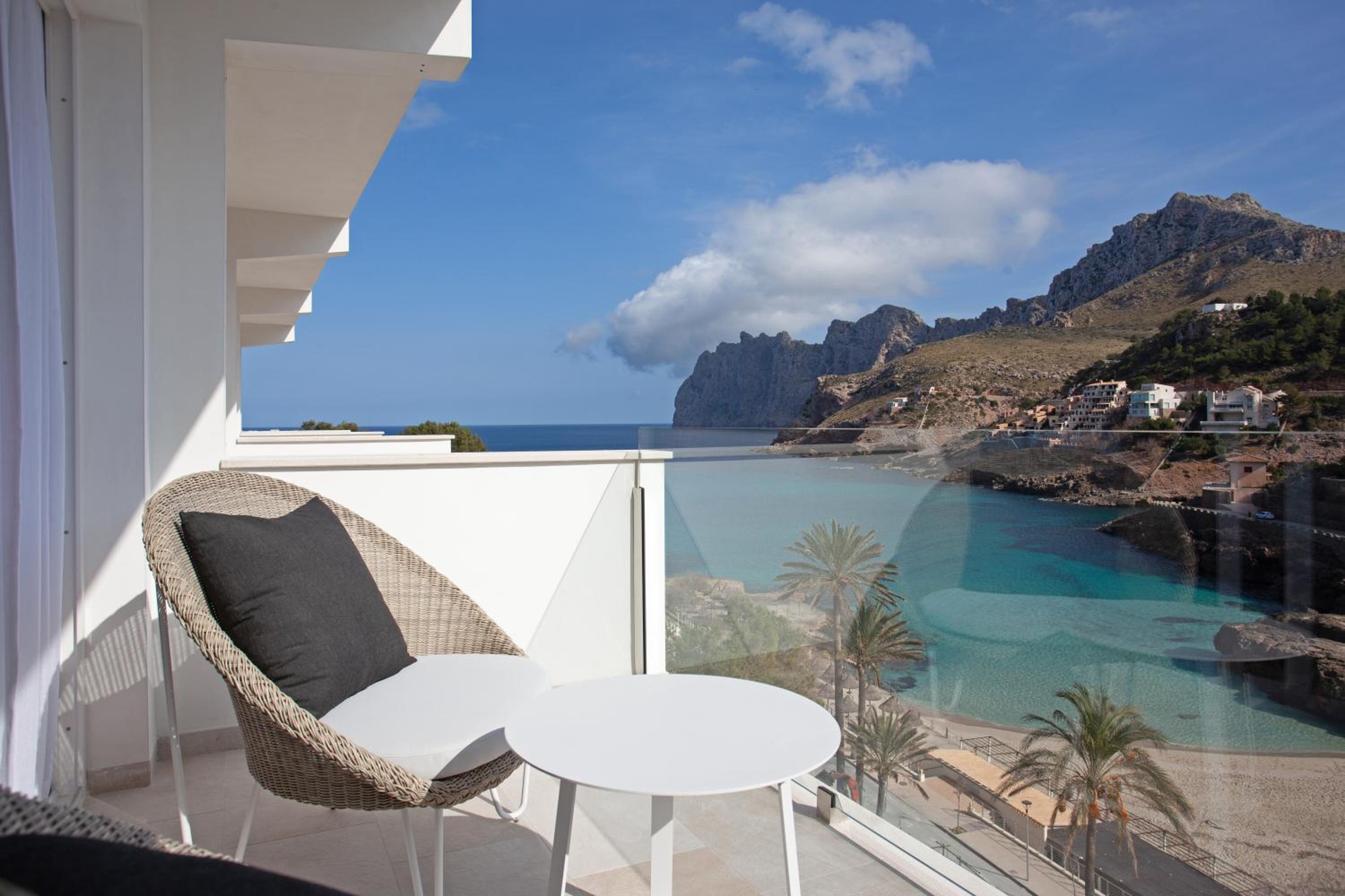 Double Room with Sea View - Photo 5