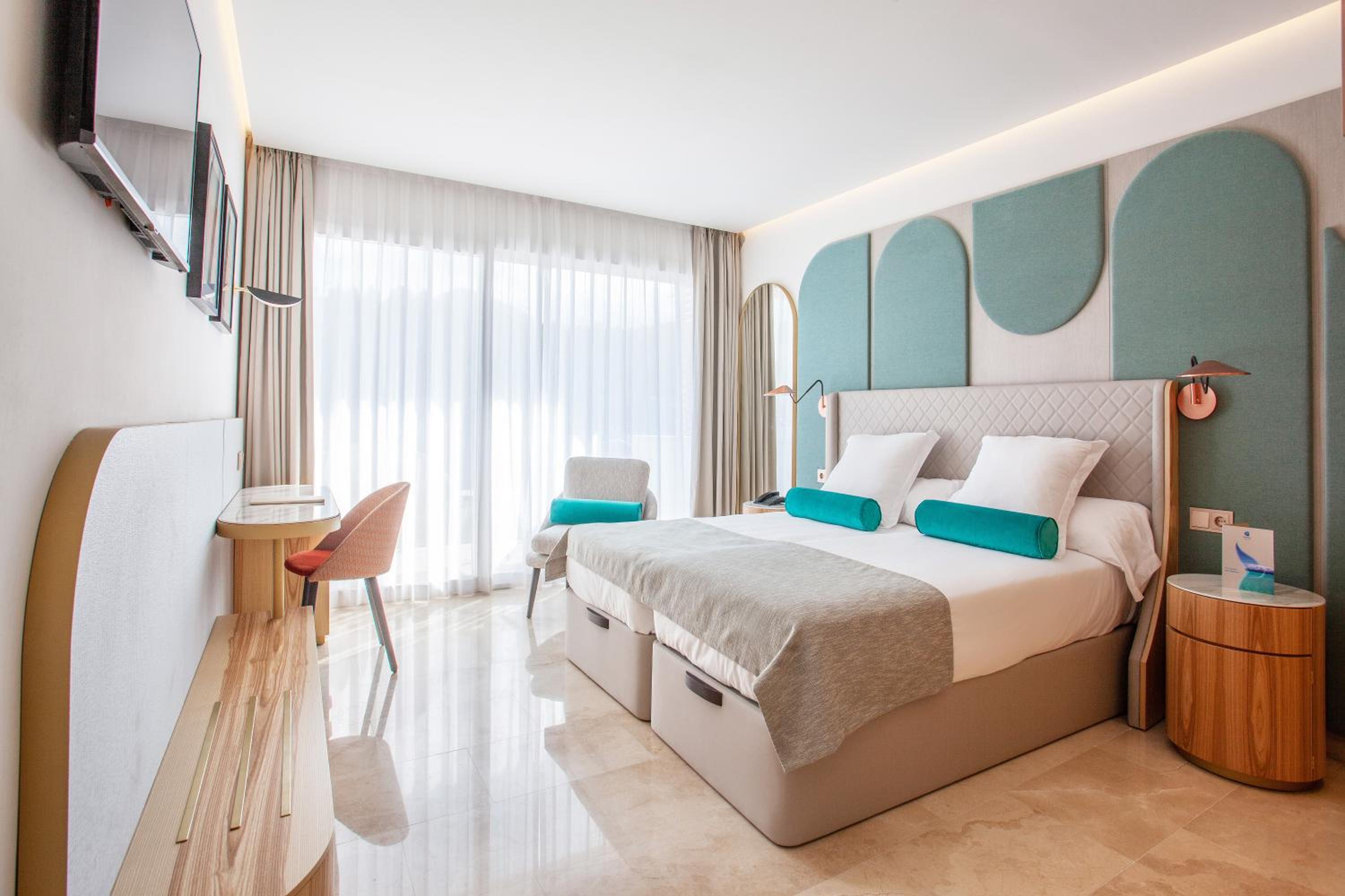 Double Room with Sea View - Photo 4