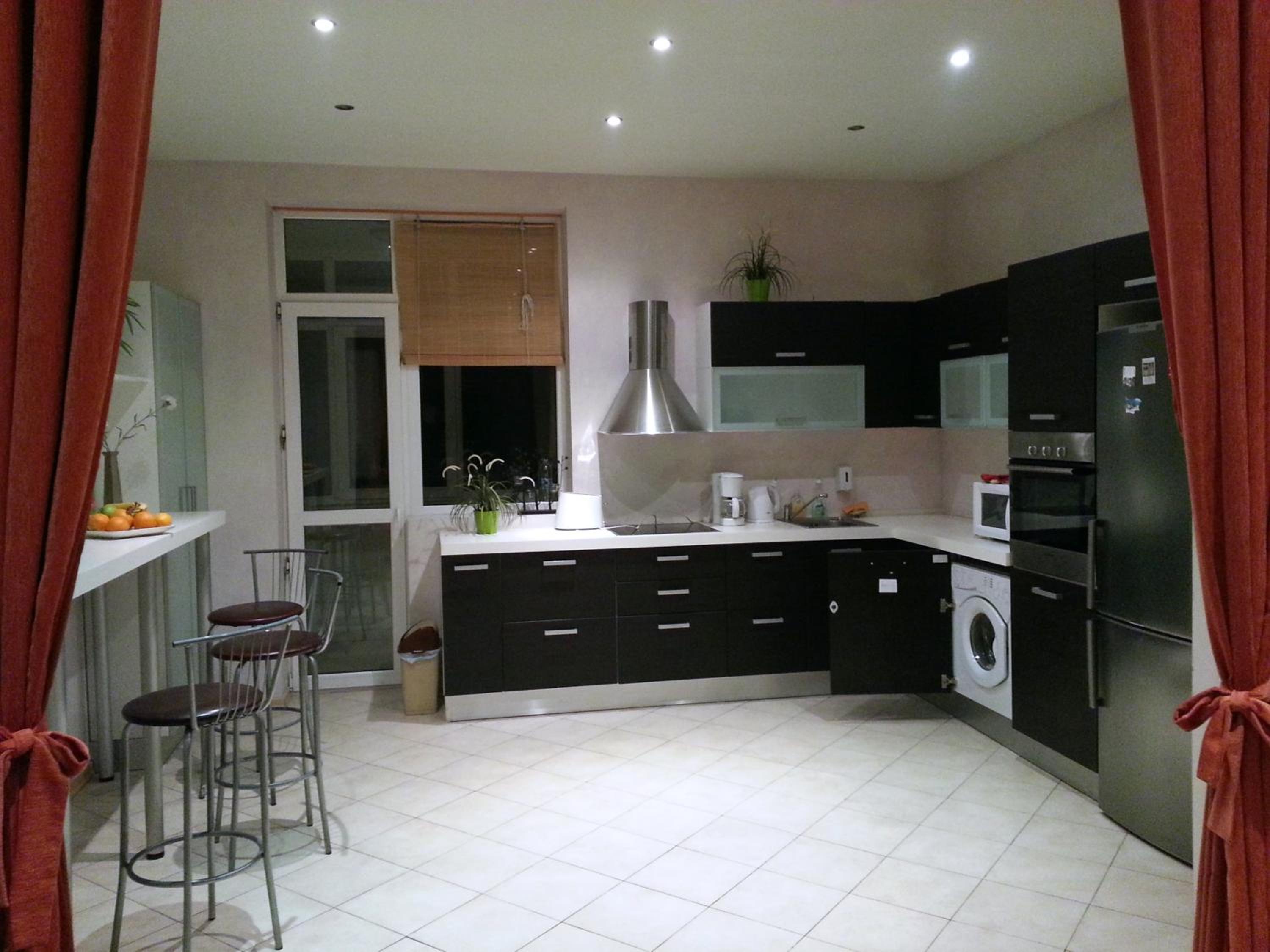 Double Room with Private Bathroom - Photo 14