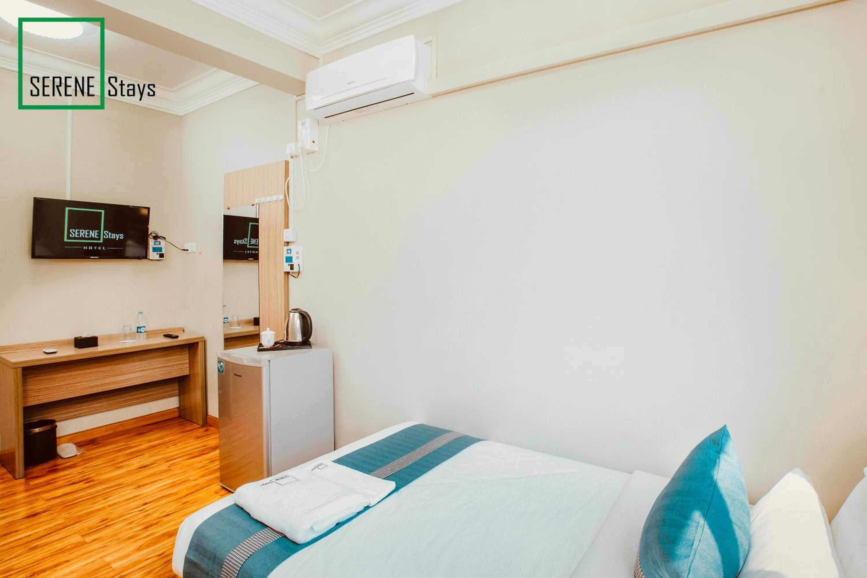 Single Room with Shared Bathroom photo 2