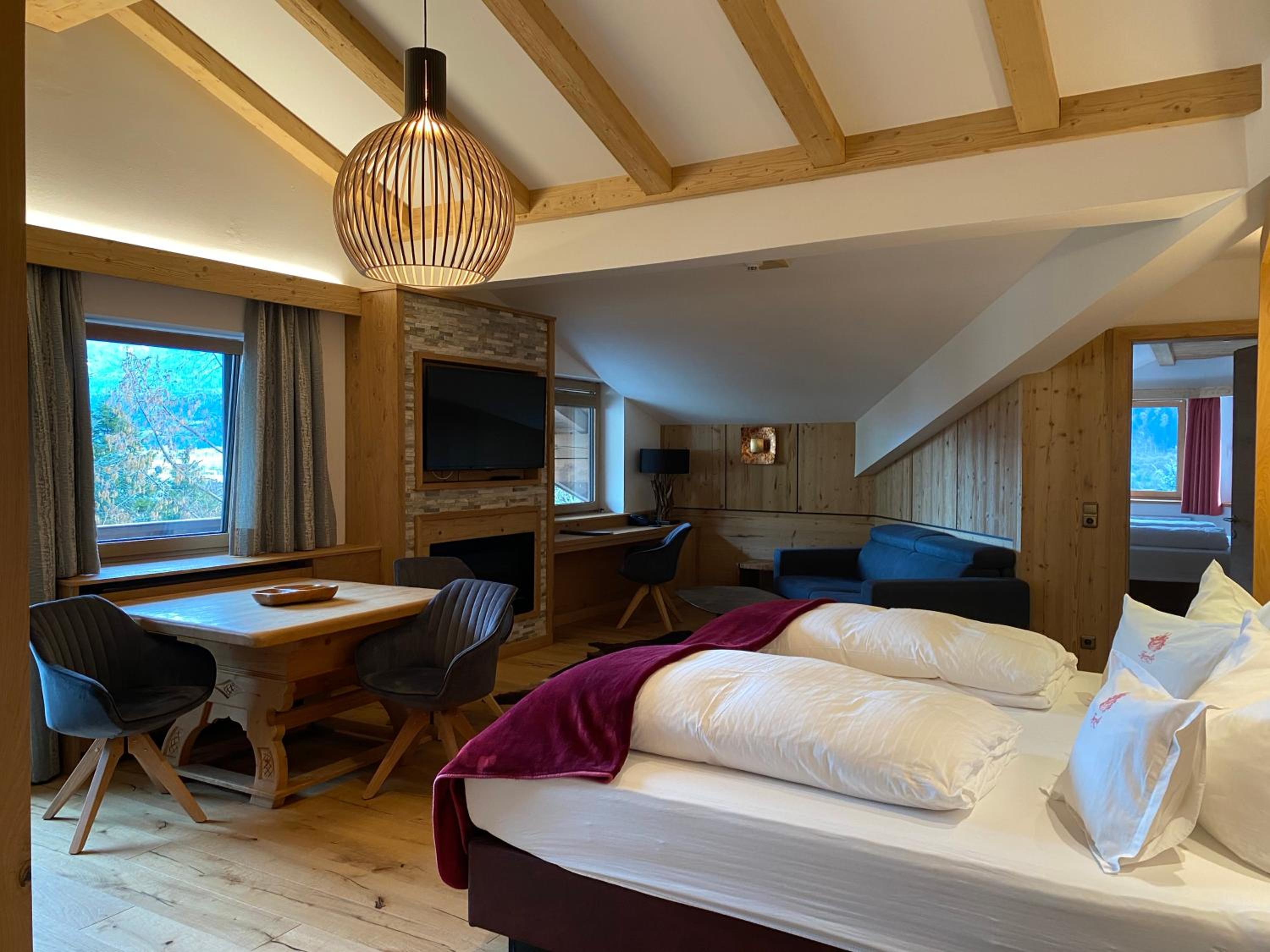 Suite - Photo 33