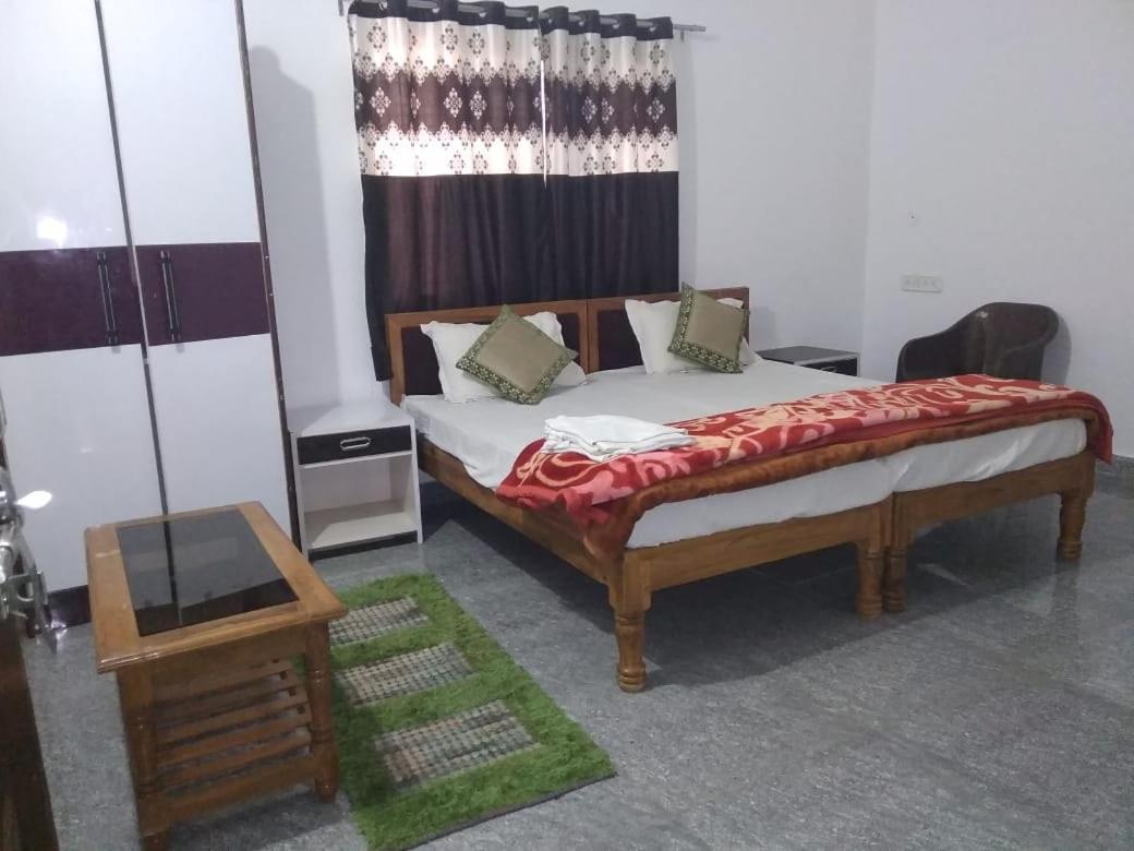 Double Room With Shared Bathroom photo 2