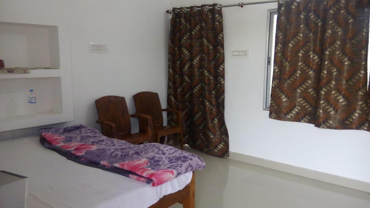 Double Room With Shared Bathroom photo 3