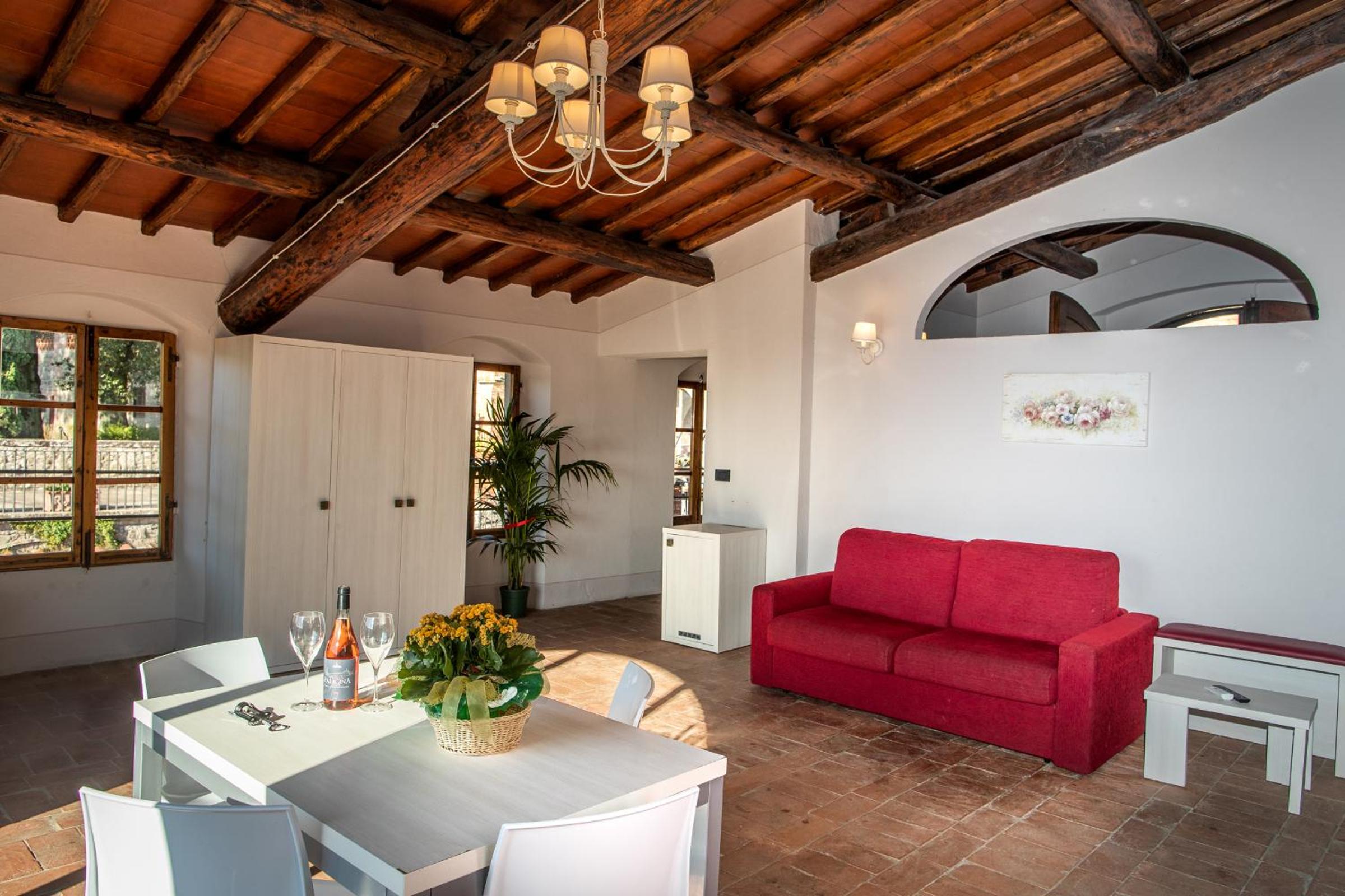 One-Bedroom Apartment - Photo 1