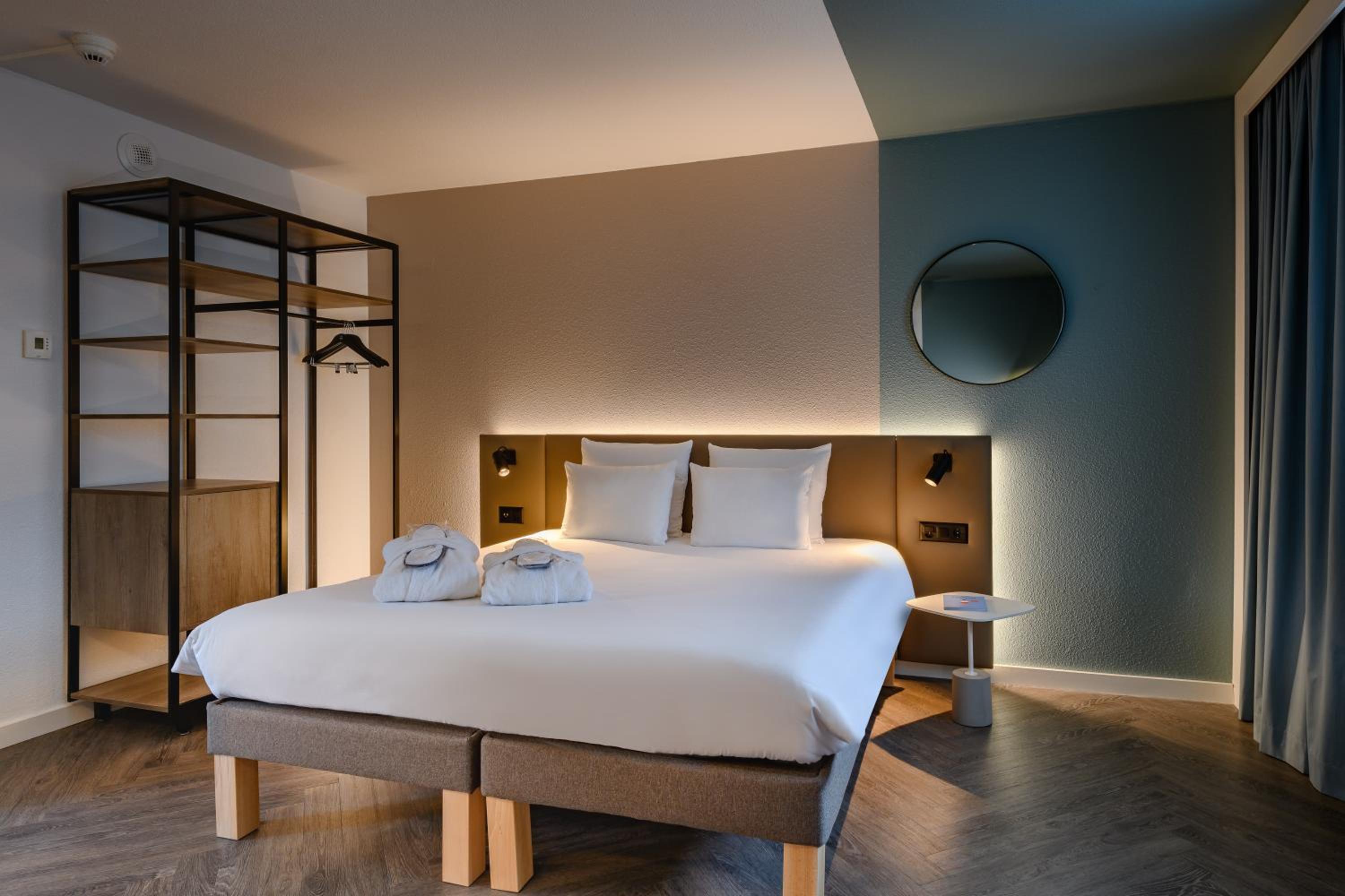 Two Bedroom Suite with Double Bed and Sofa  - Photo 12