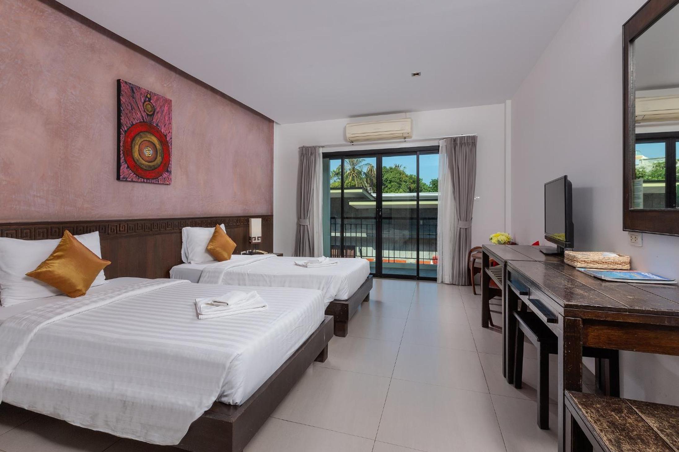 Deluxe Double or Twin Room with Pool View photo 1