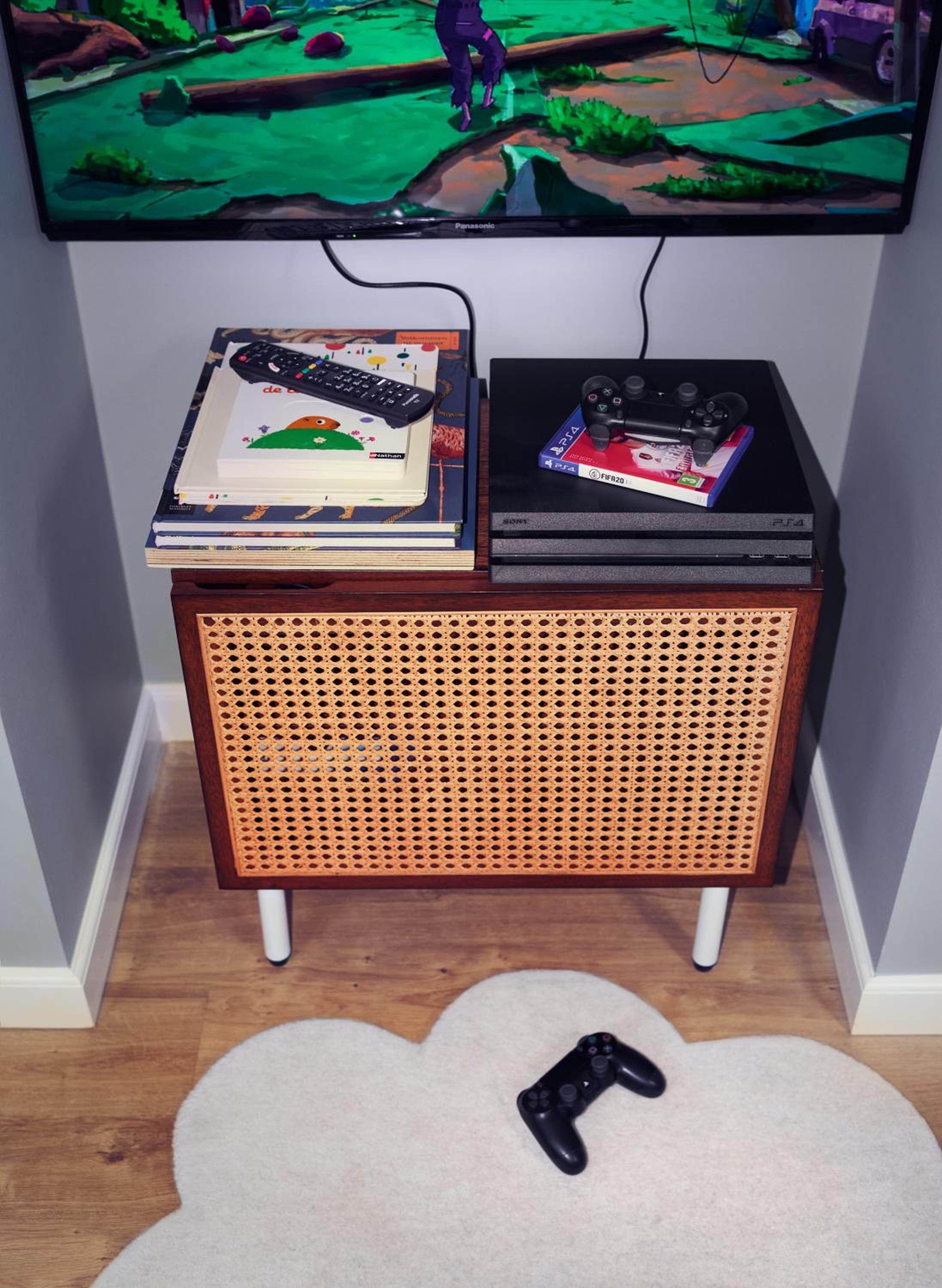 Family Room thumbnail 6