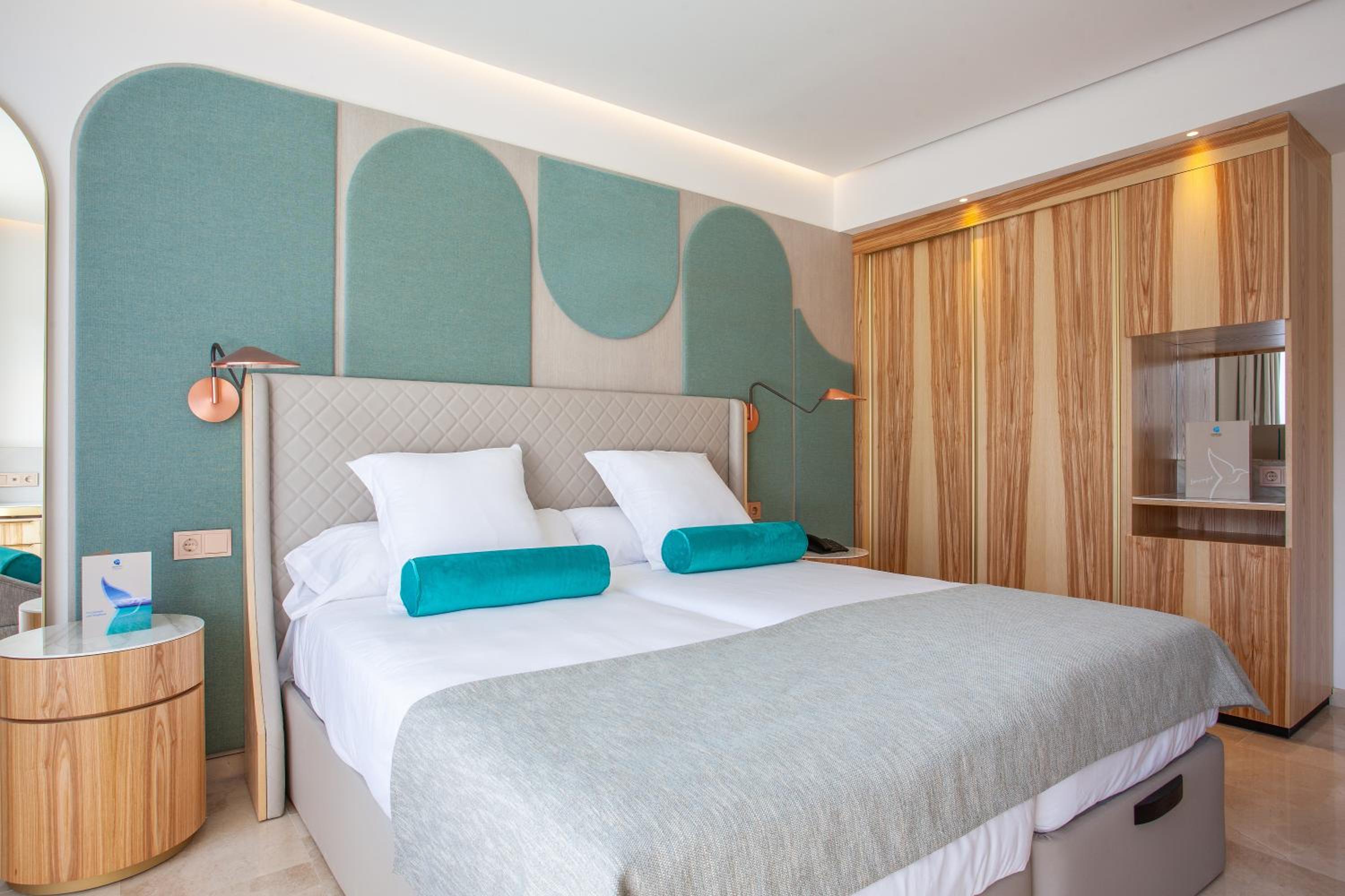Junior Suite (2 Adults + 2 Children) photo 3