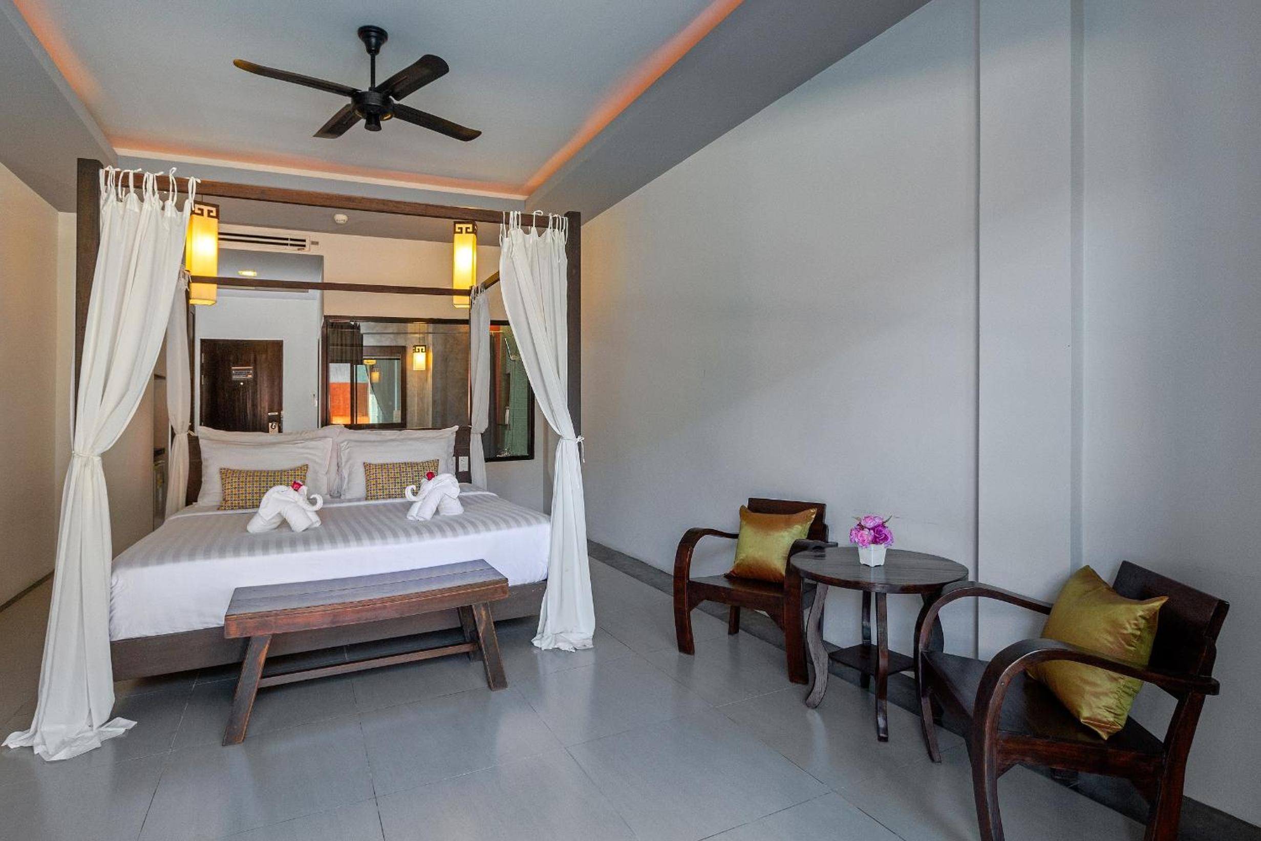 Deluxe Double Room with Pool Access photo 2