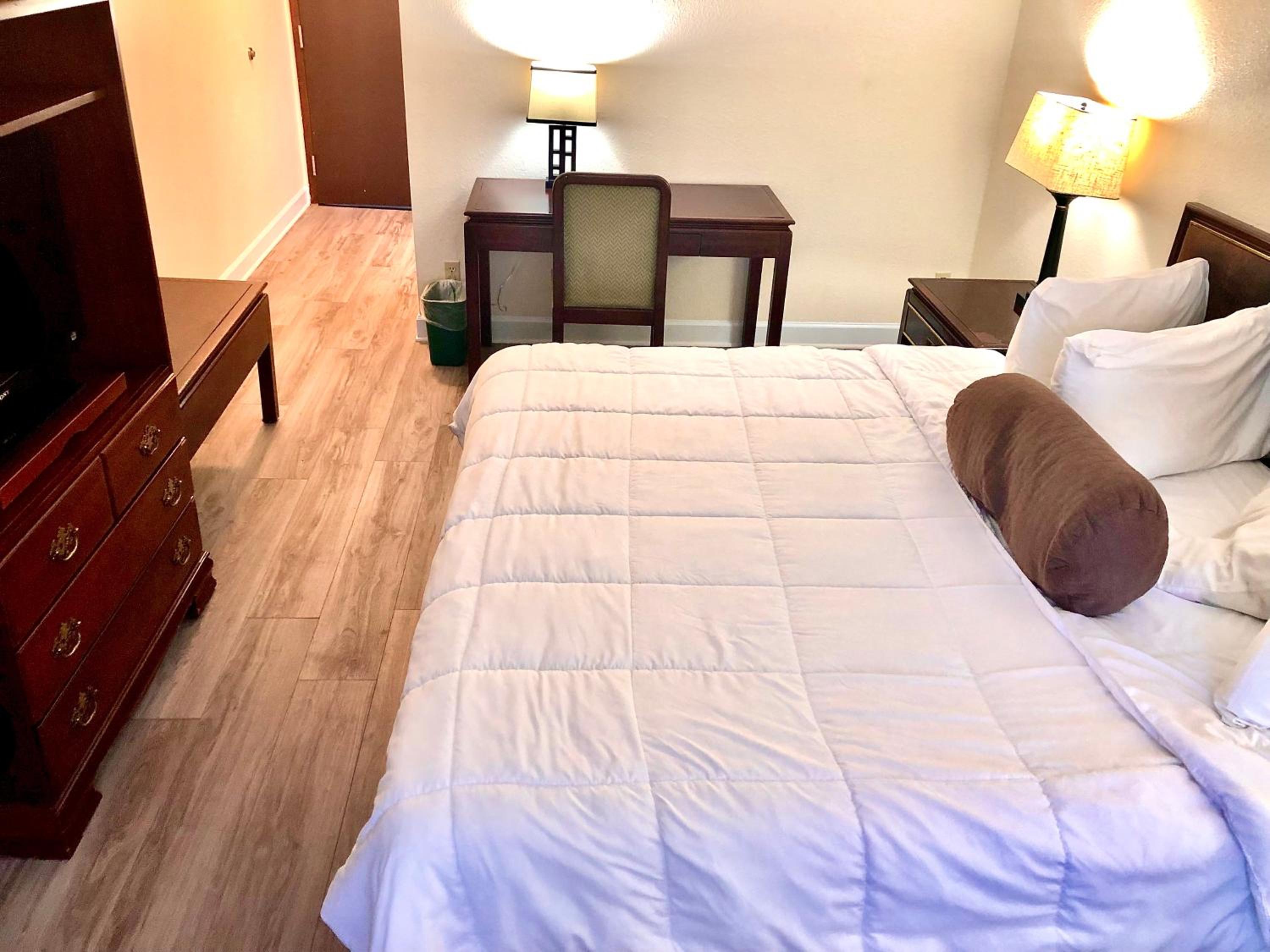 Deluxe King Room - Photo 4