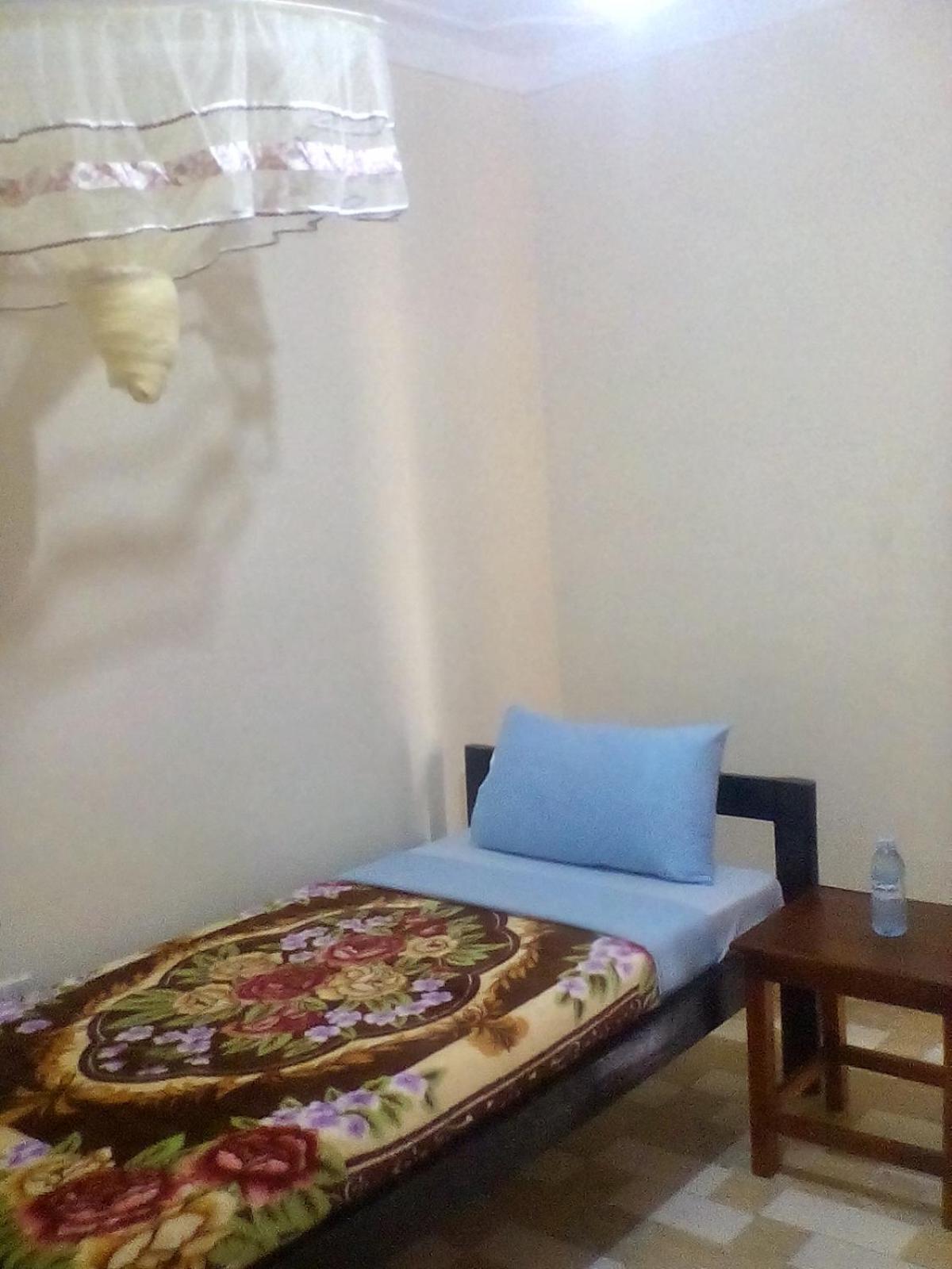 Single Room with Shared Bathroom photo 3