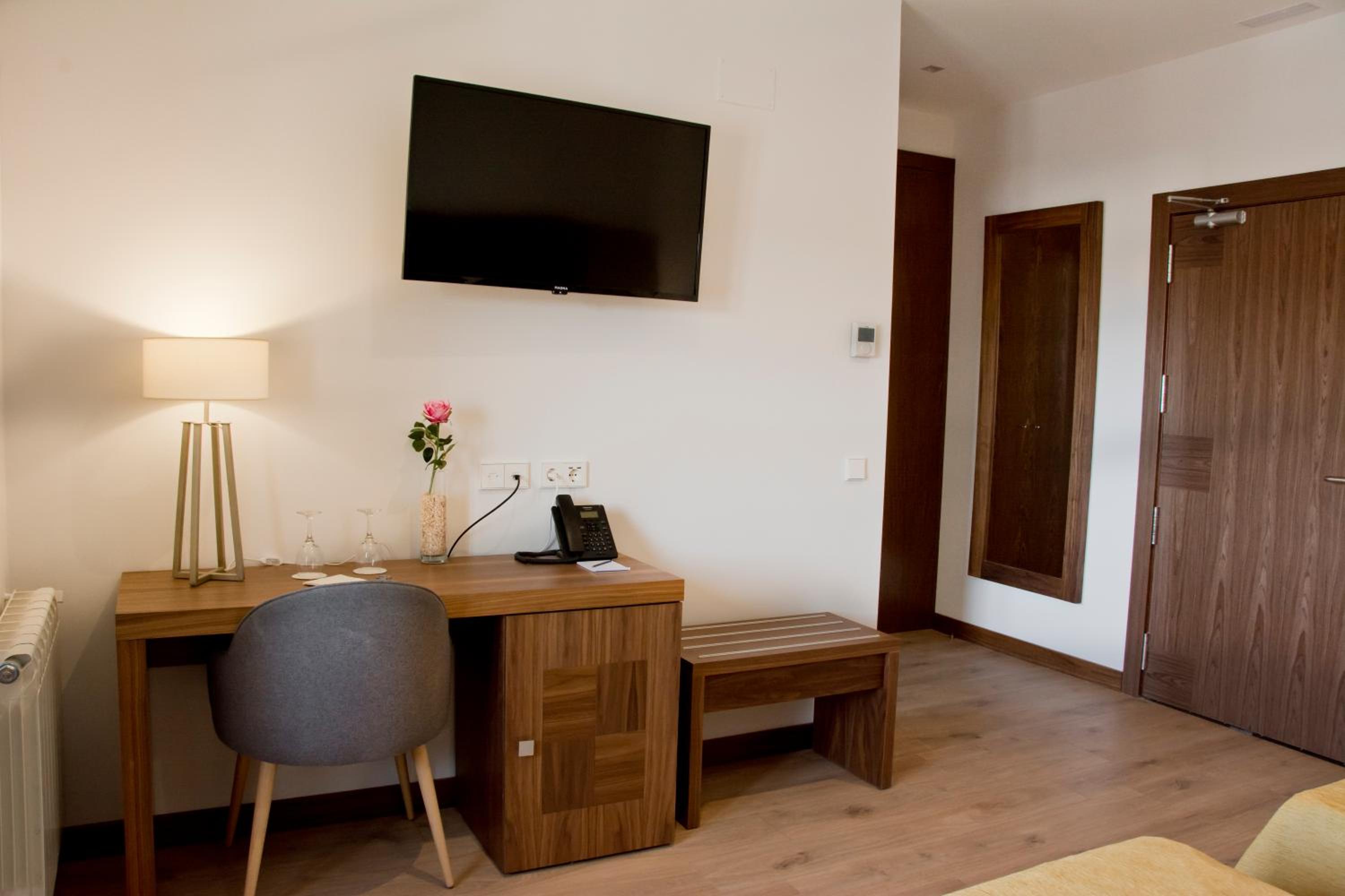 Twin Room - Photo 5