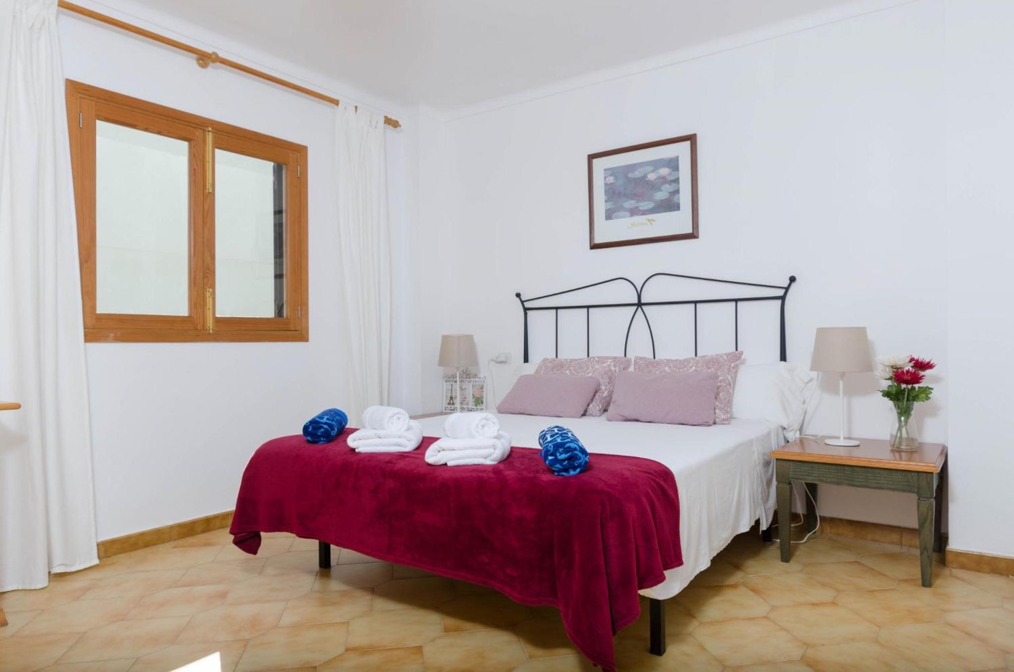Three-Bedroom House photo 2