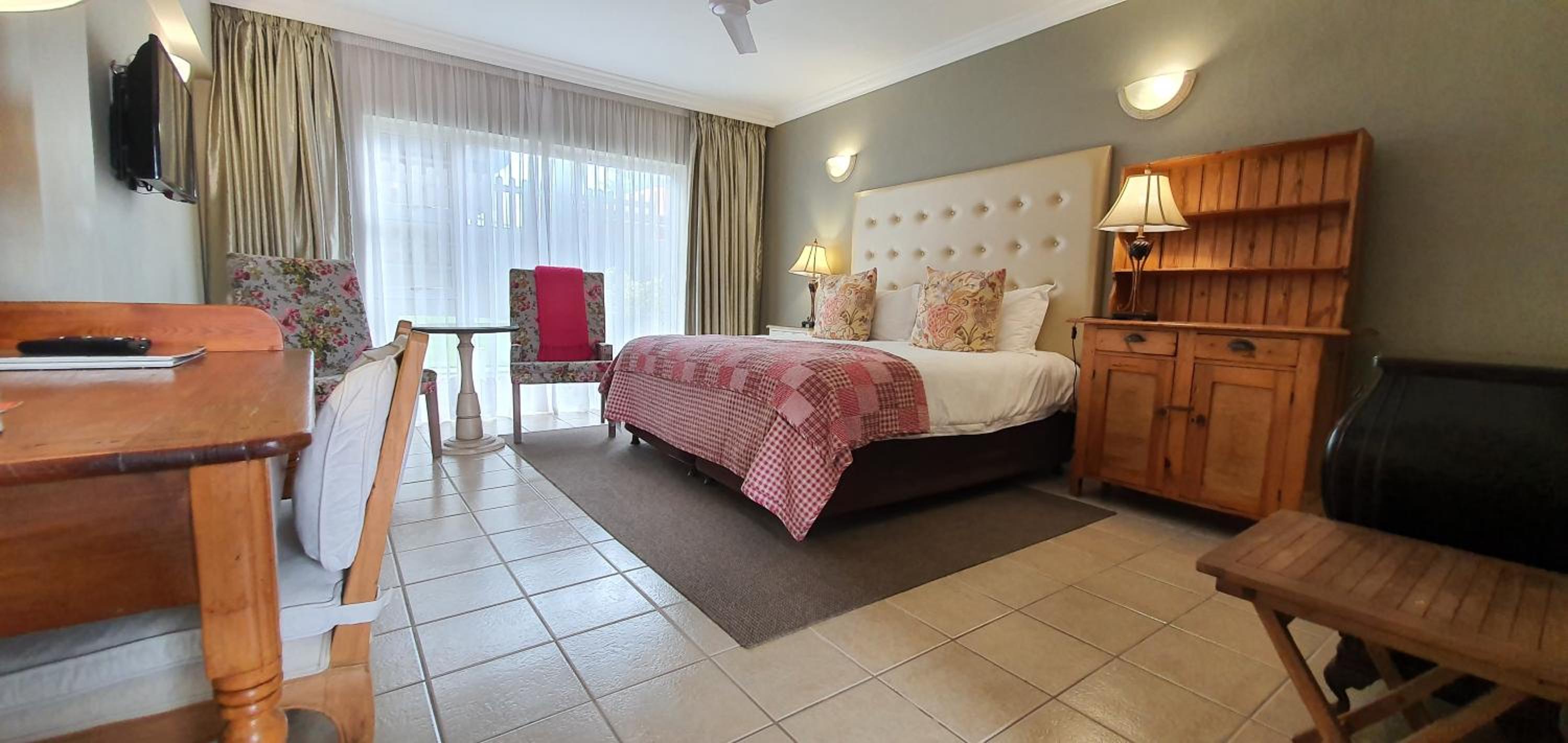 Double or Twin Room with Balcony - Photo 18