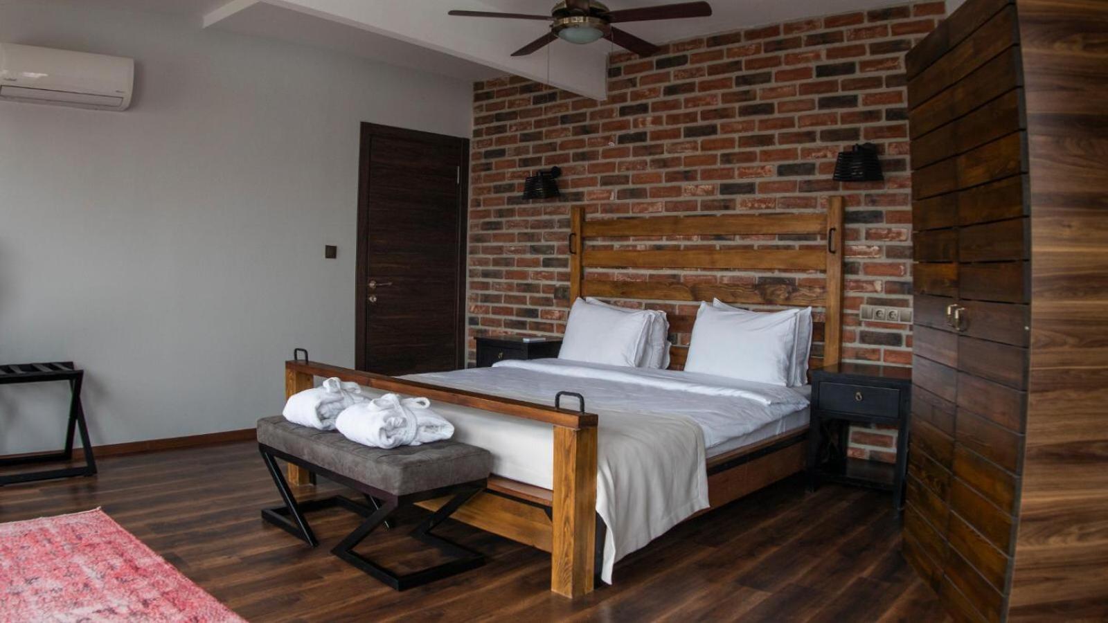 Deluxe Family Suite photo 1