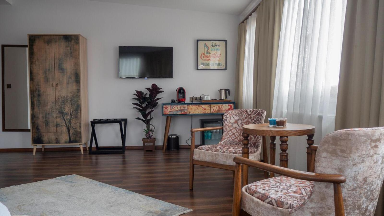 Deluxe Double Room with Side Sea View photo 1