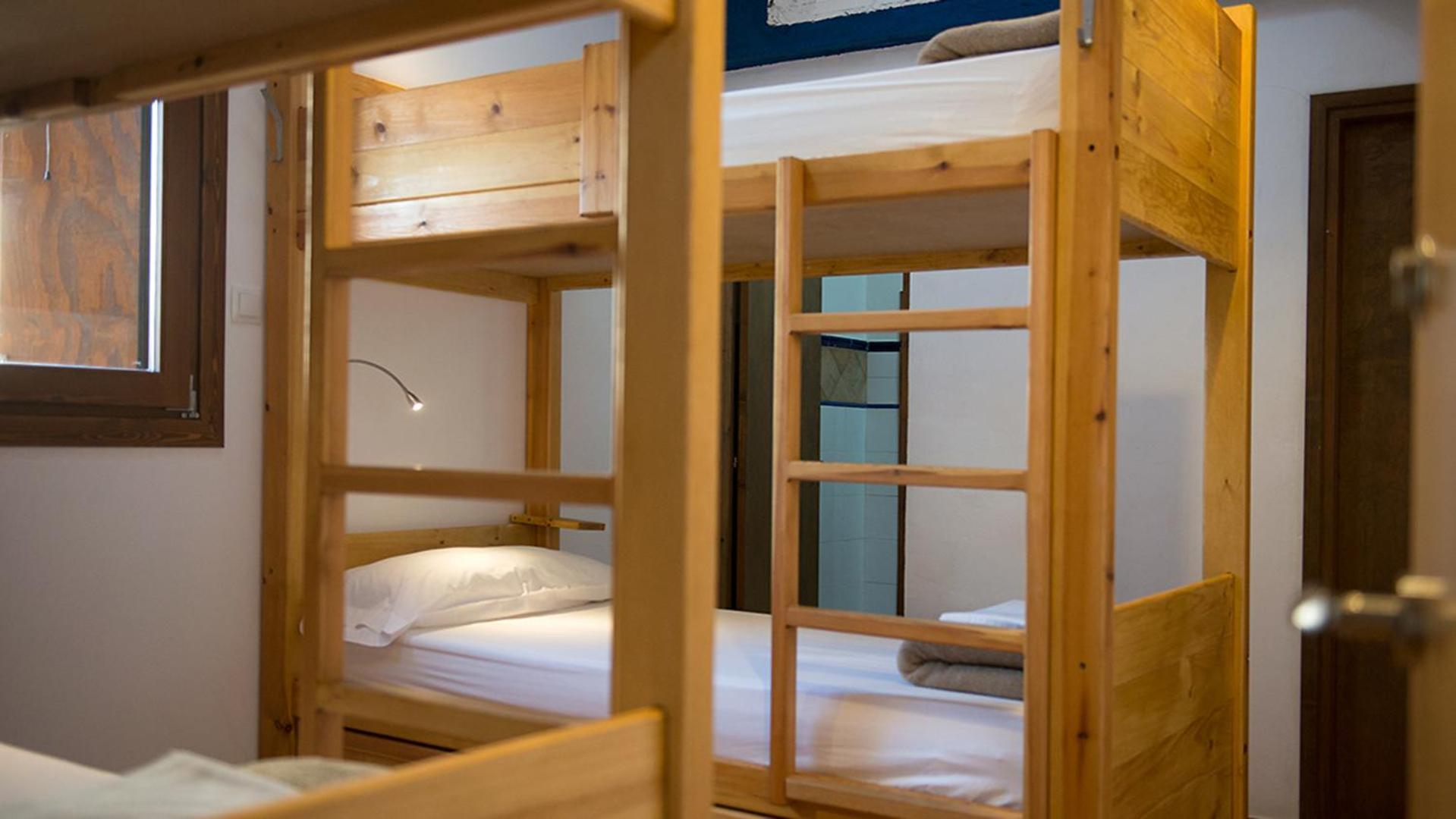 Quadruple Room with Private Bathroom photo 3
