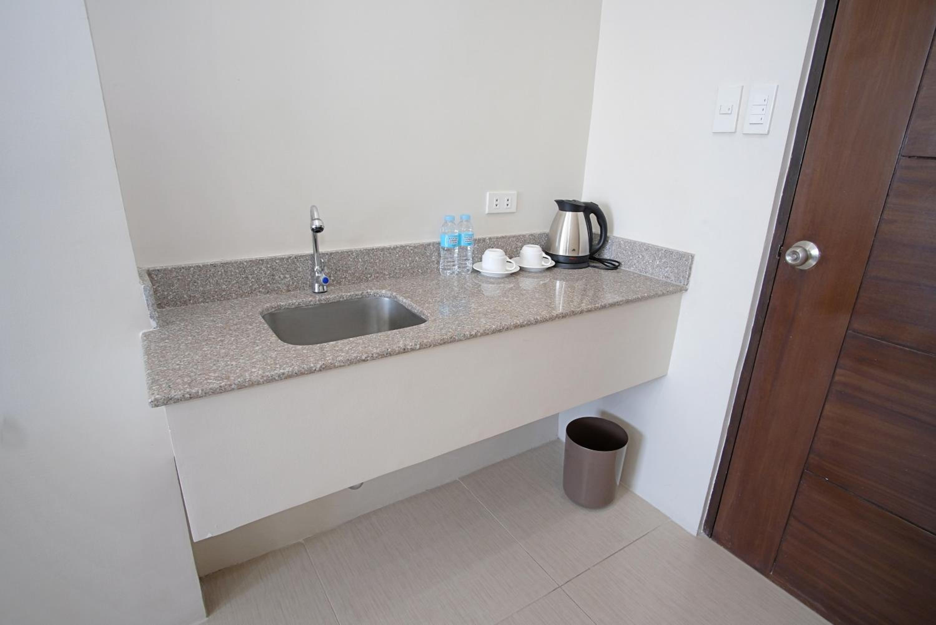 Standard Twin Room - Photo 1
