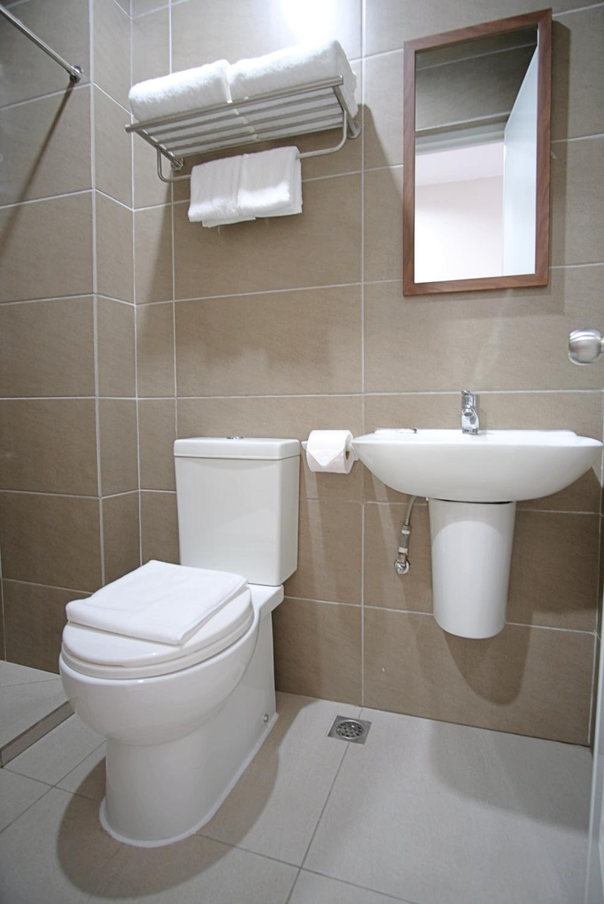 Standard Twin Room - Photo 4