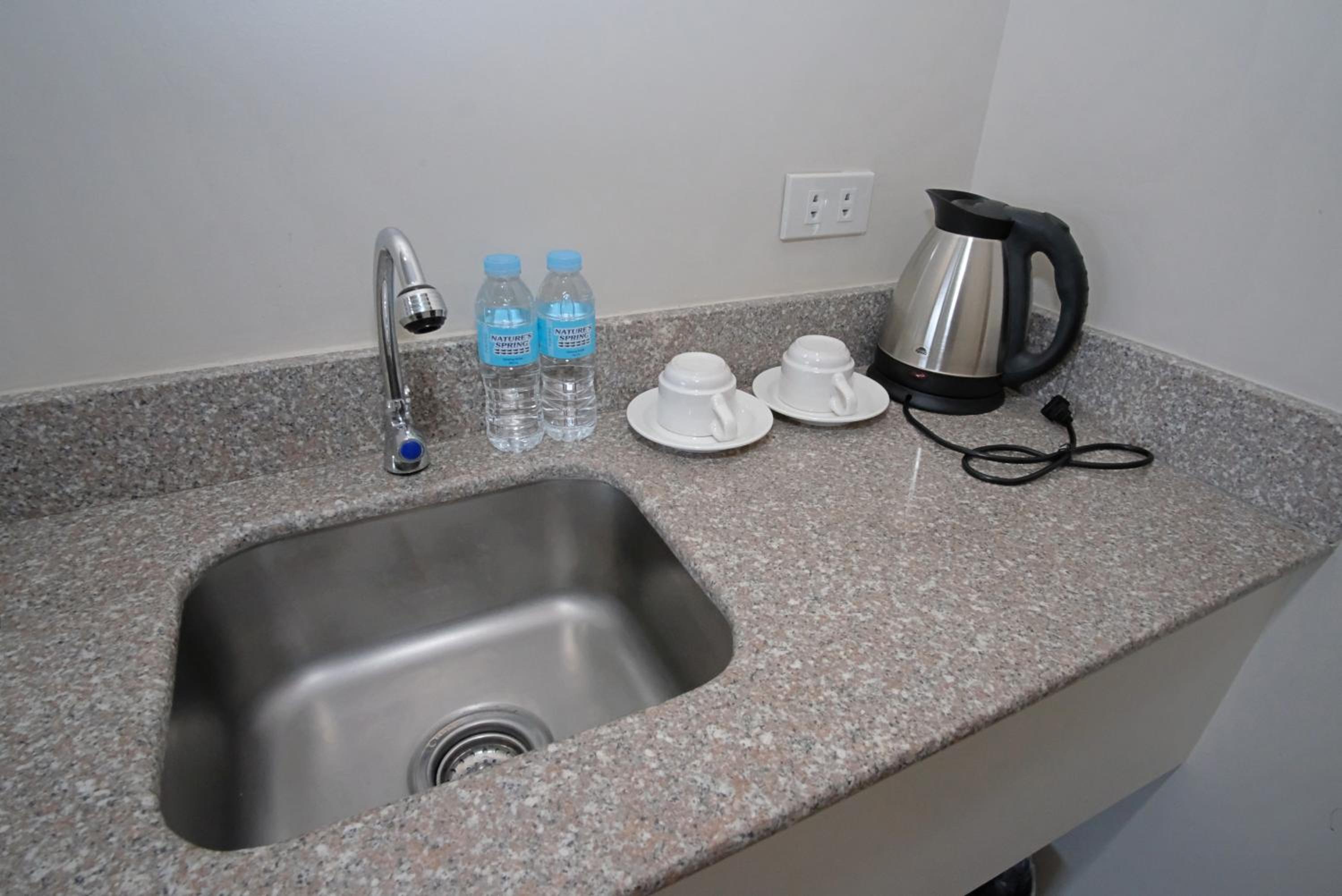 Standard Twin Room - Photo 5