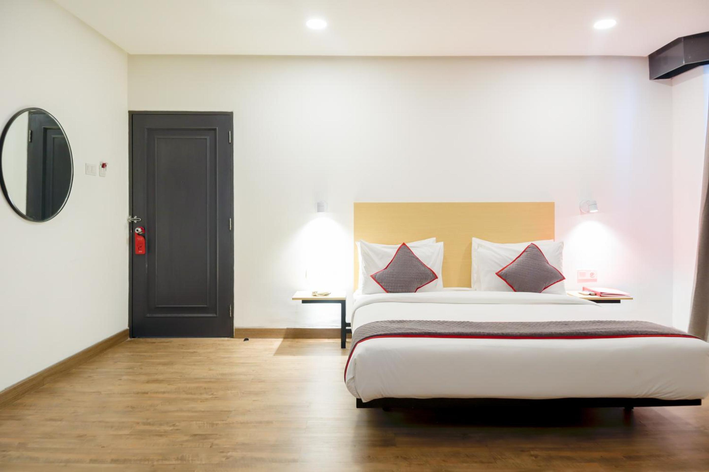 Deluxe Suite - Photo 6