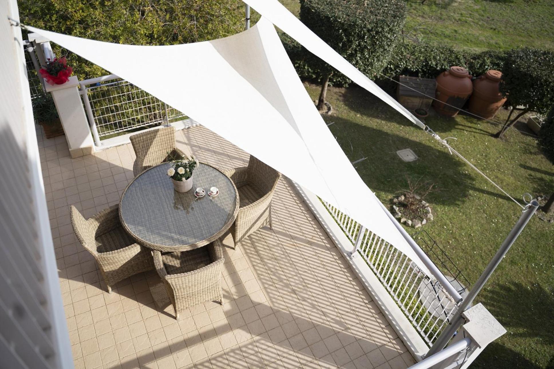 Apartment with Terrace - Photo 8