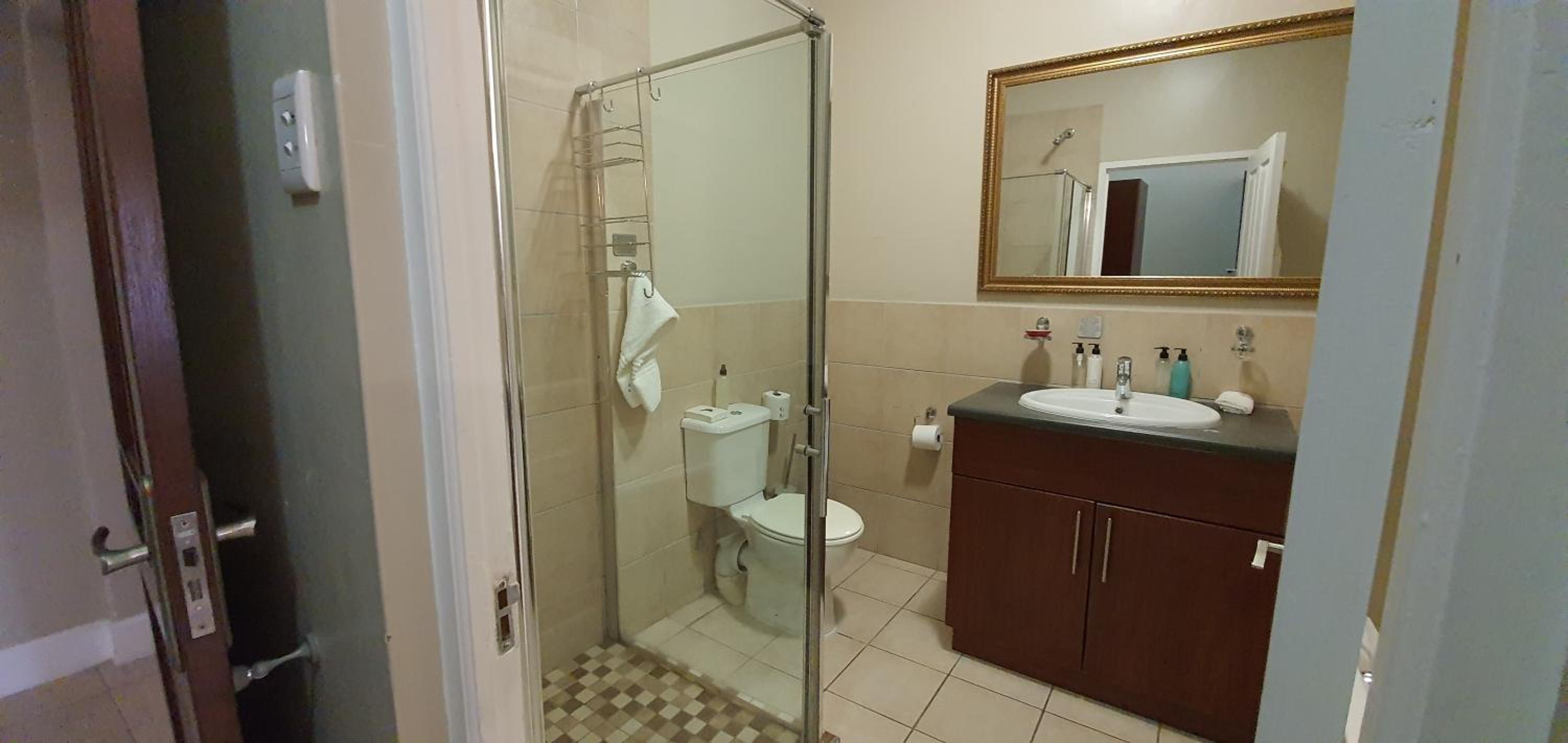 Double or Twin Room with Balcony - Photo 4
