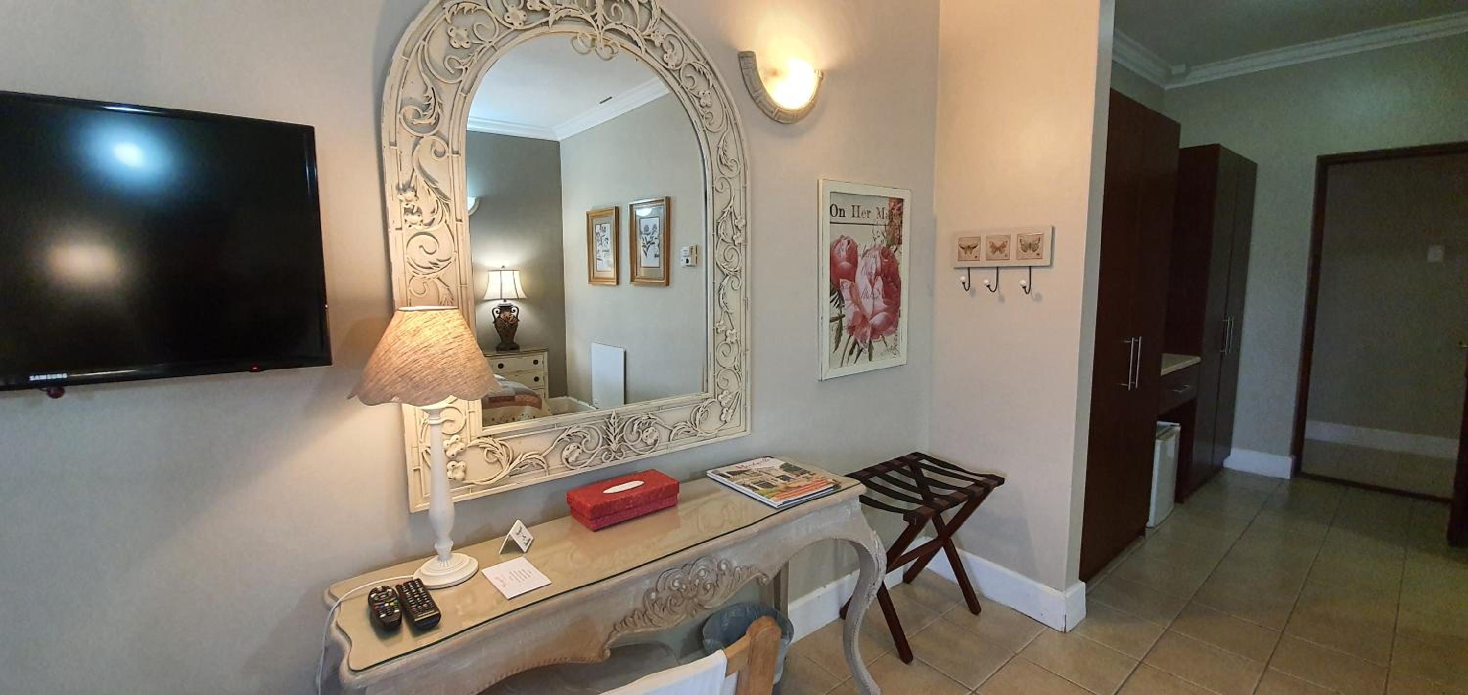 Double or Twin Room with Balcony - Photo 3