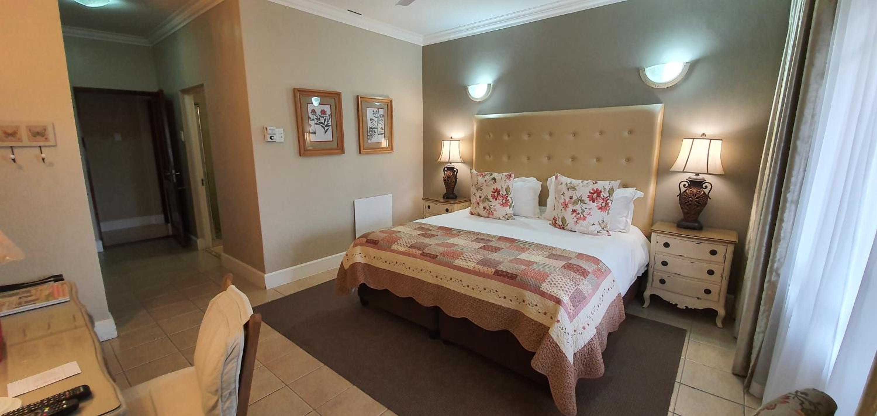 Double or Twin Room with Balcony - Photo 2