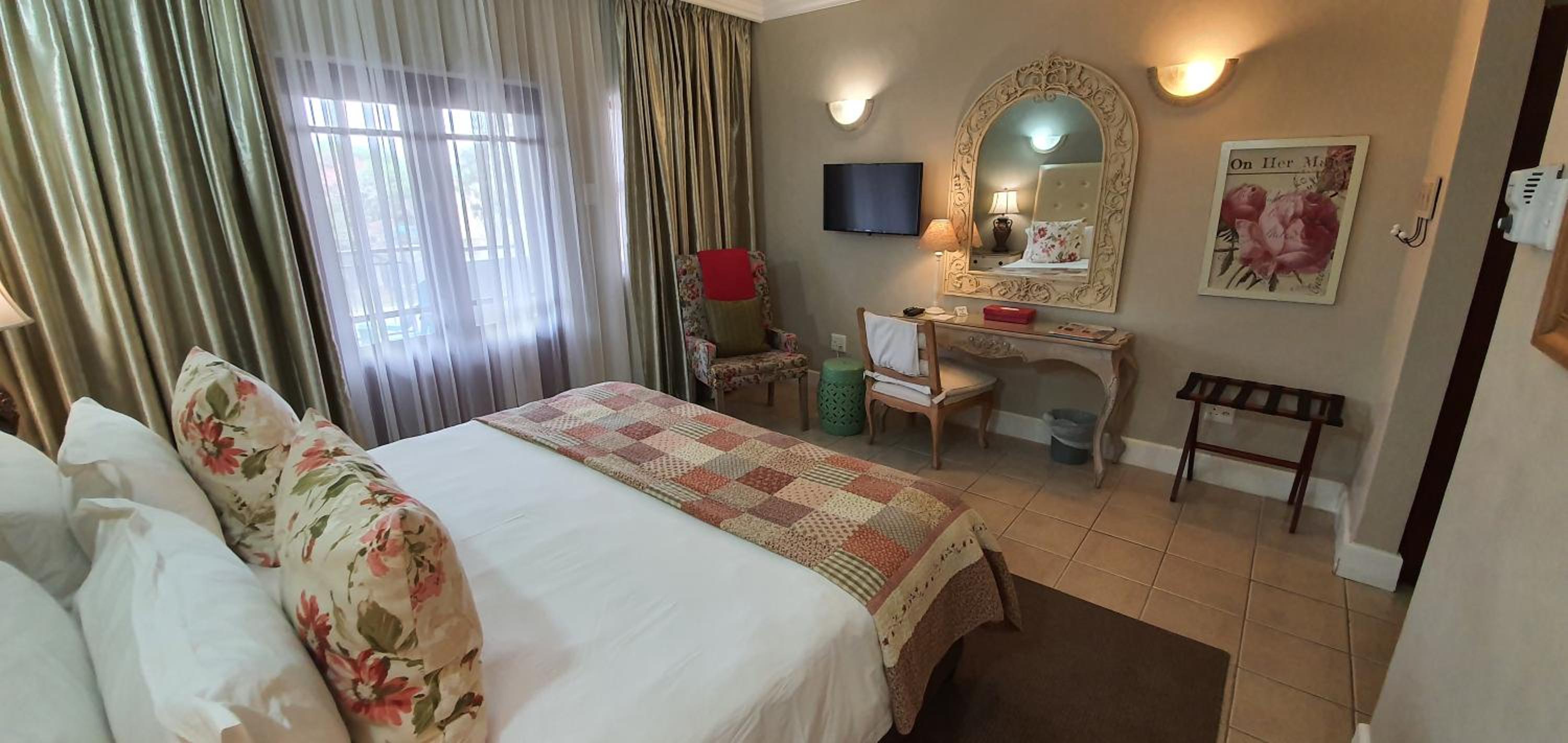 Double or Twin Room with Balcony - Photo 1