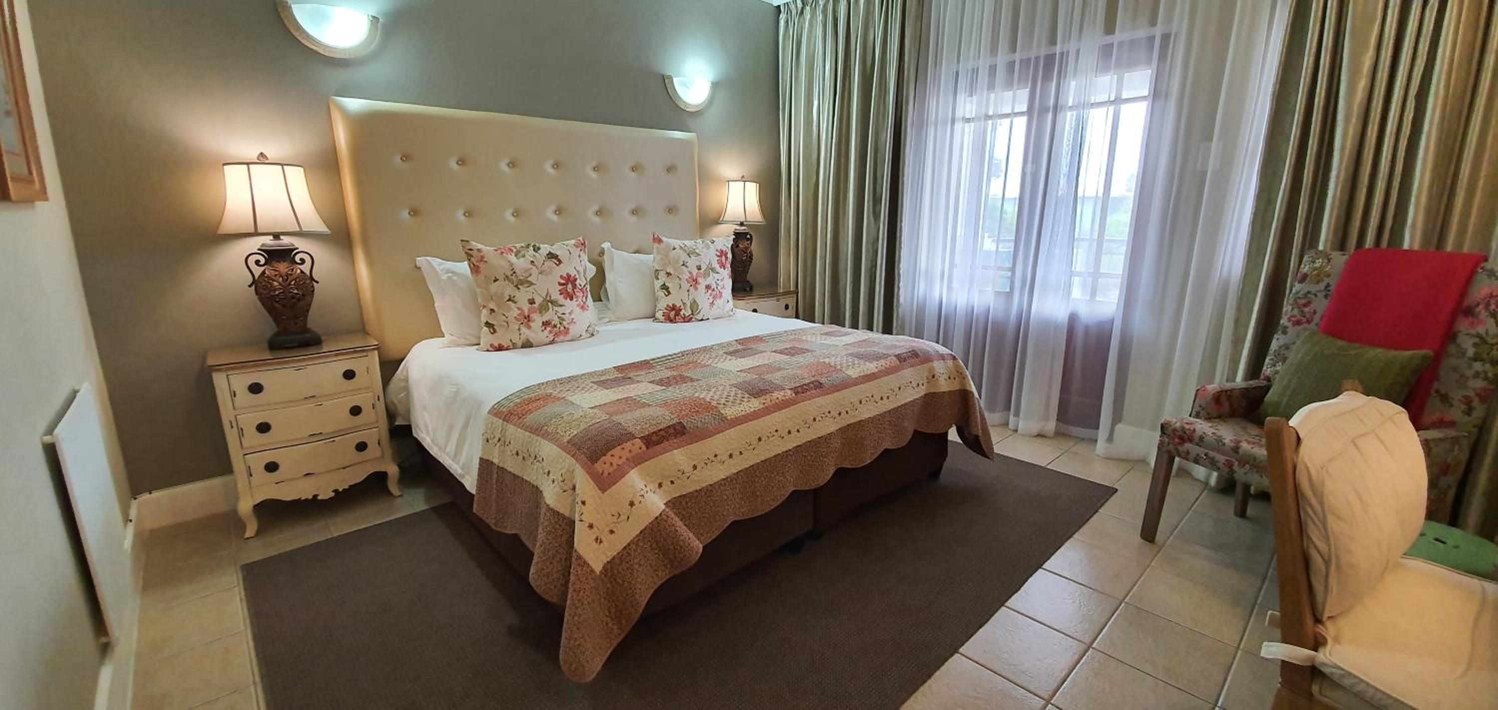 Double or Twin Room with Balcony - Photo 16