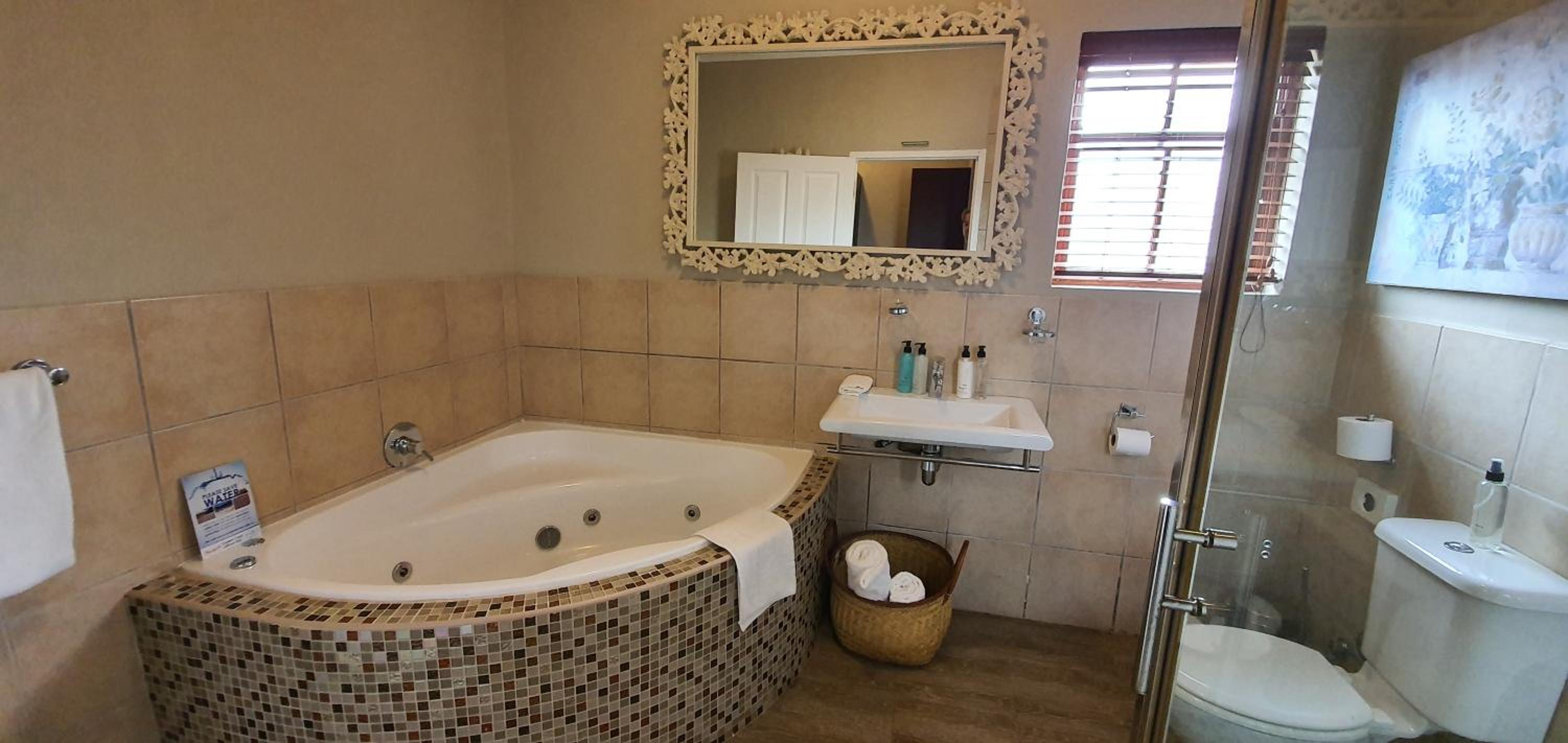 Deluxe Double or Twin Room with Balcony - Photo 7