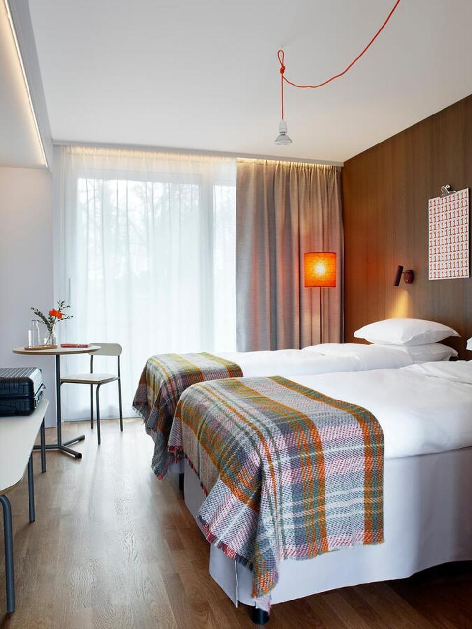 Family Room with Four Single Beds and Balcony - Non-Smoking - Photo 3