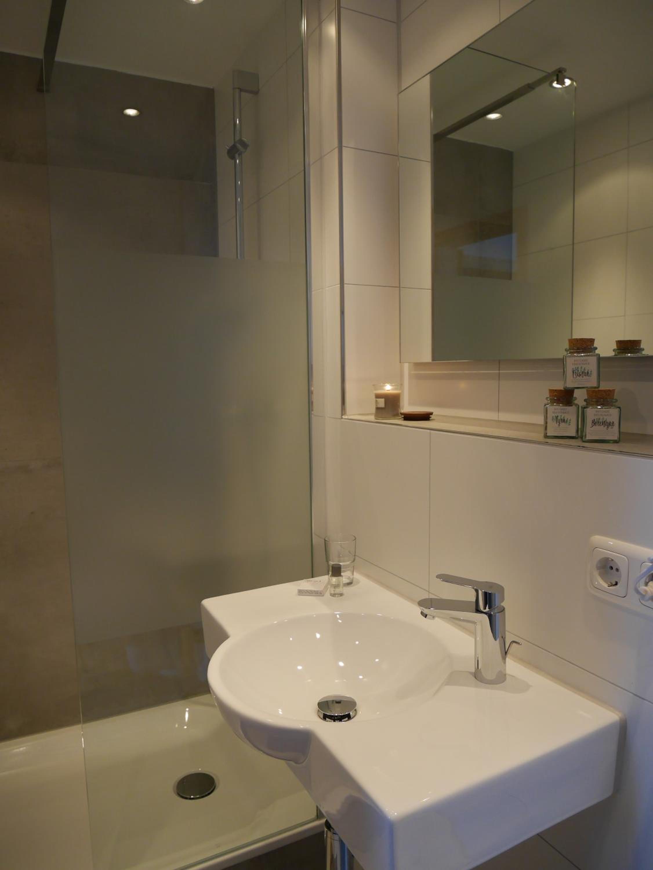 Double or Twin Room - Photo 4