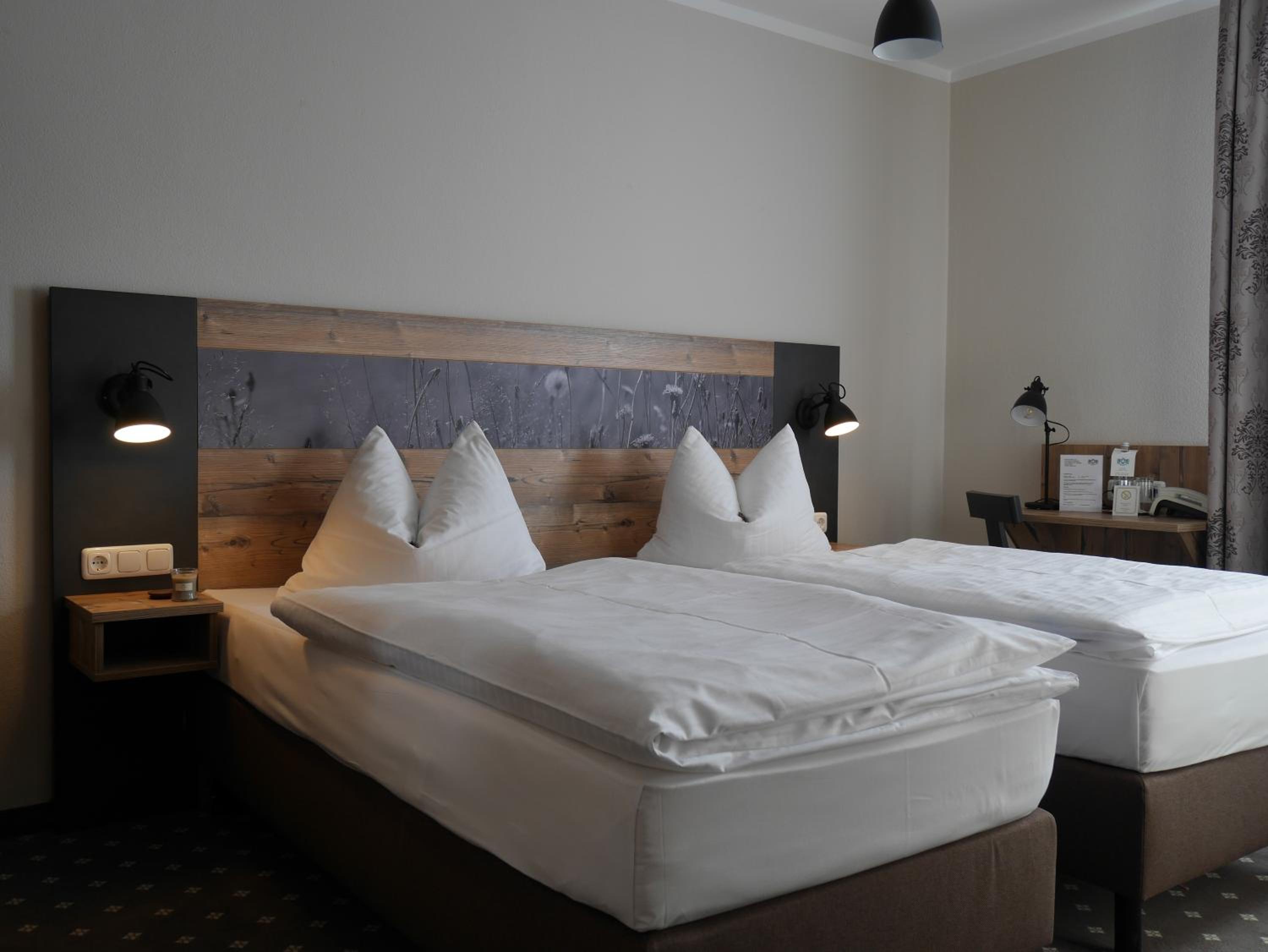 Double or Twin Room - Photo 8