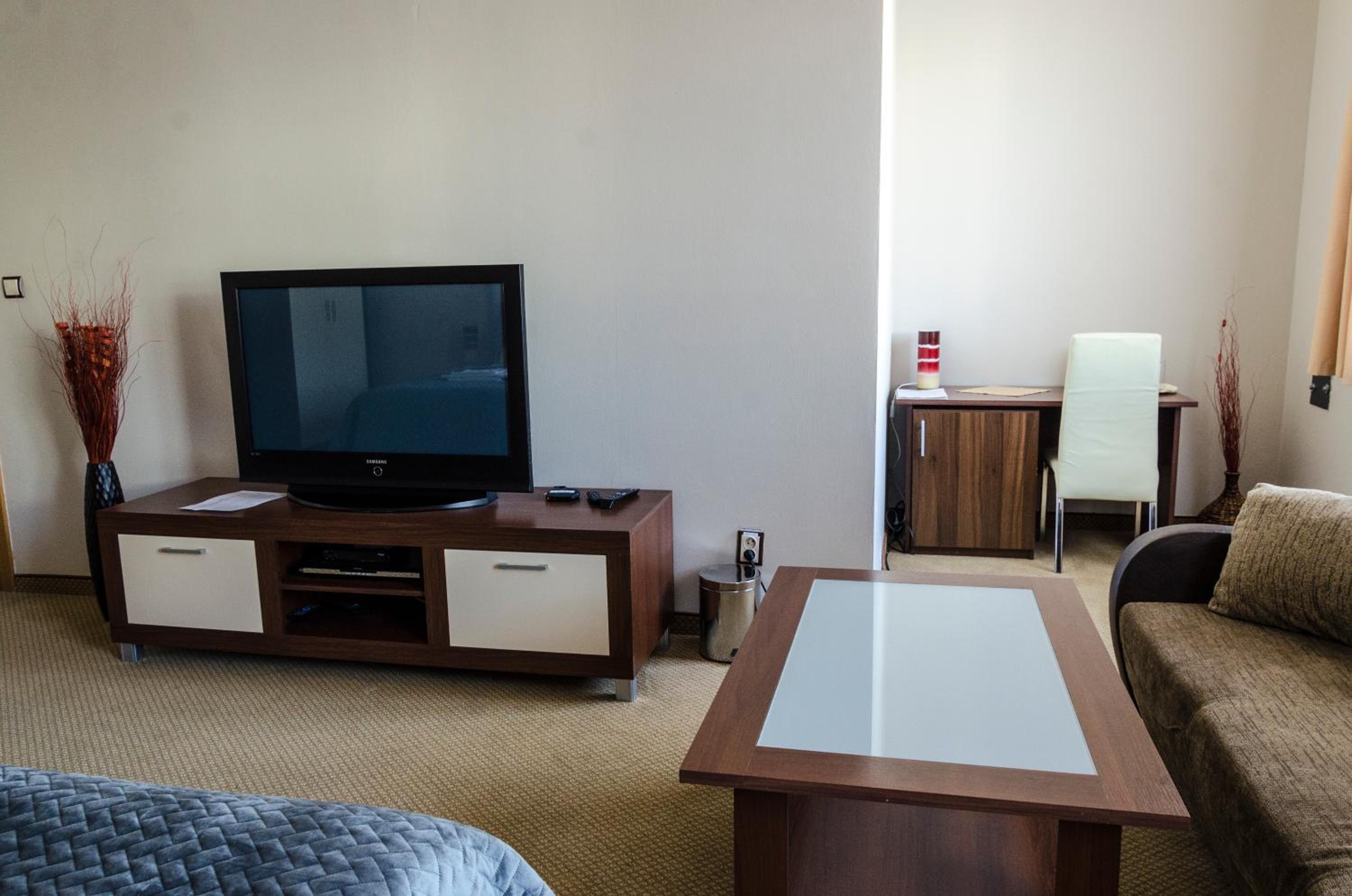 Suite - Photo 3