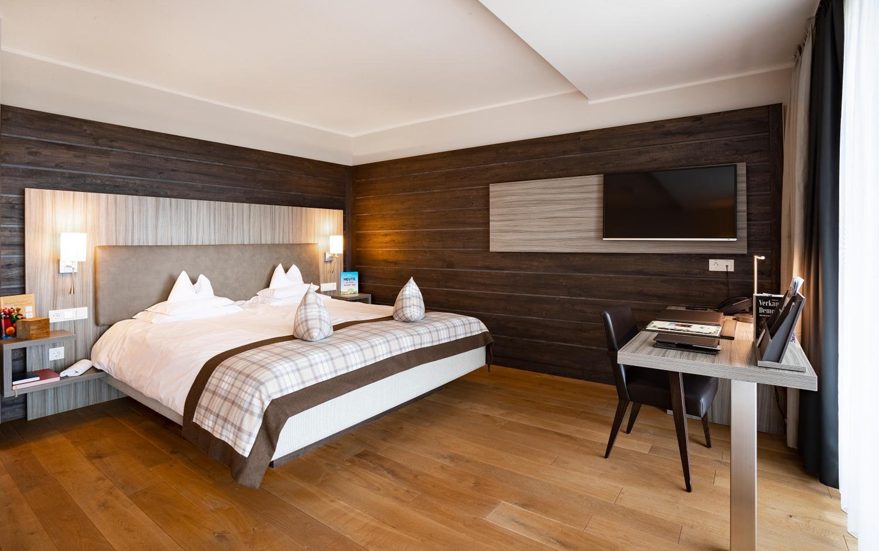 Junior Suite with Balcony and Panorama View  photo 1