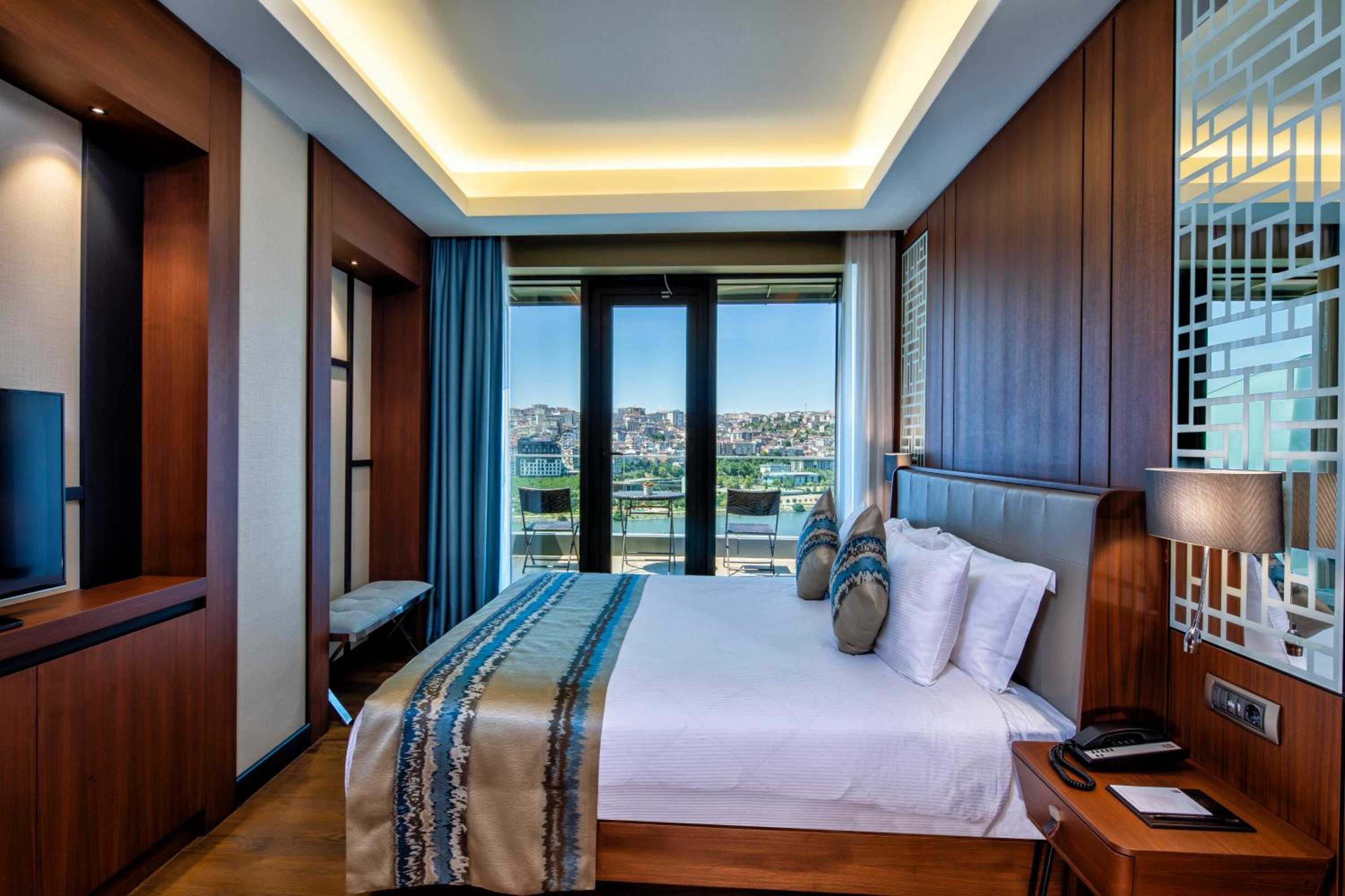Suite with Terrace and Sea View