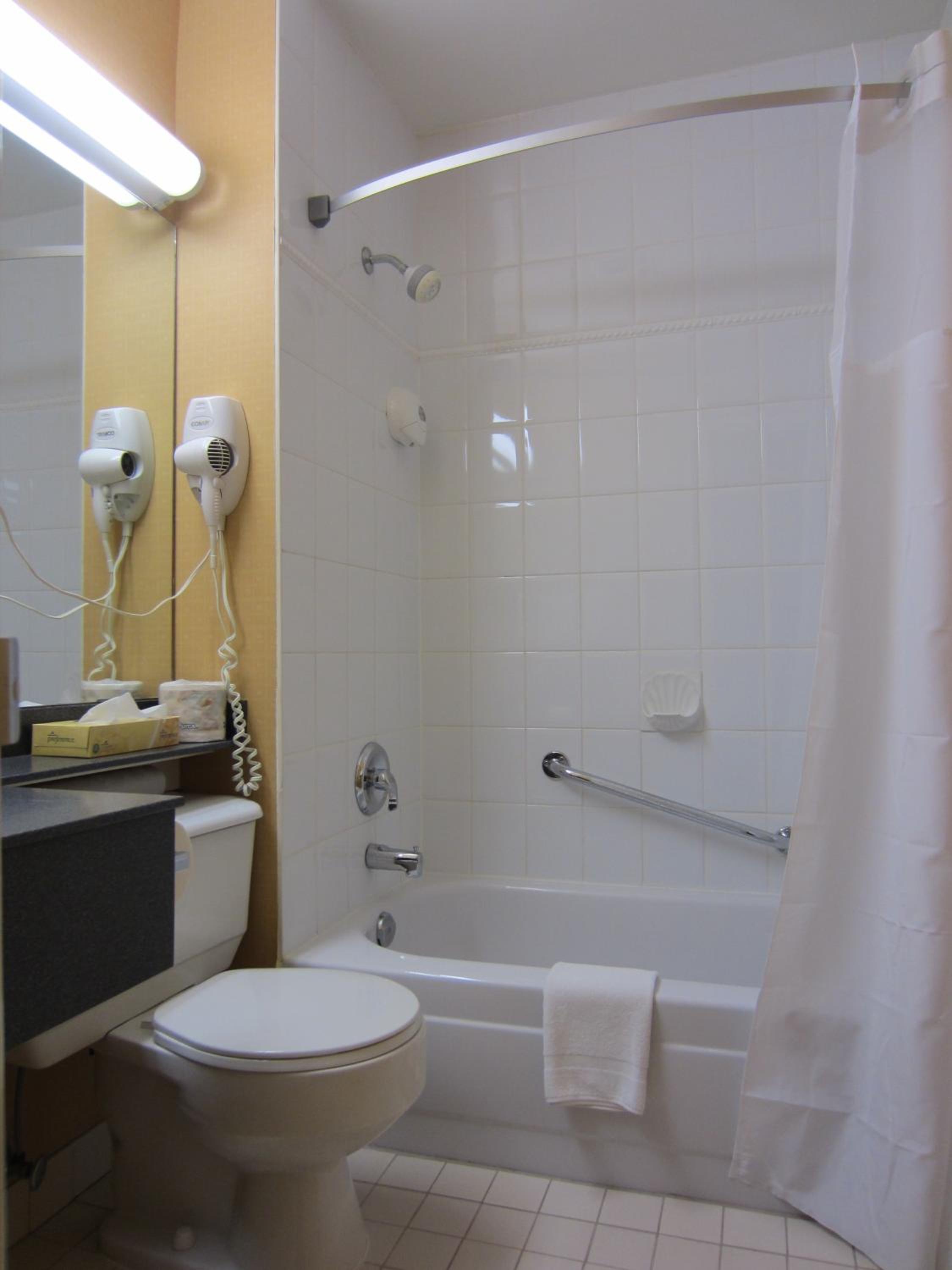 Queen Room - Non-Smoking - Photo 2