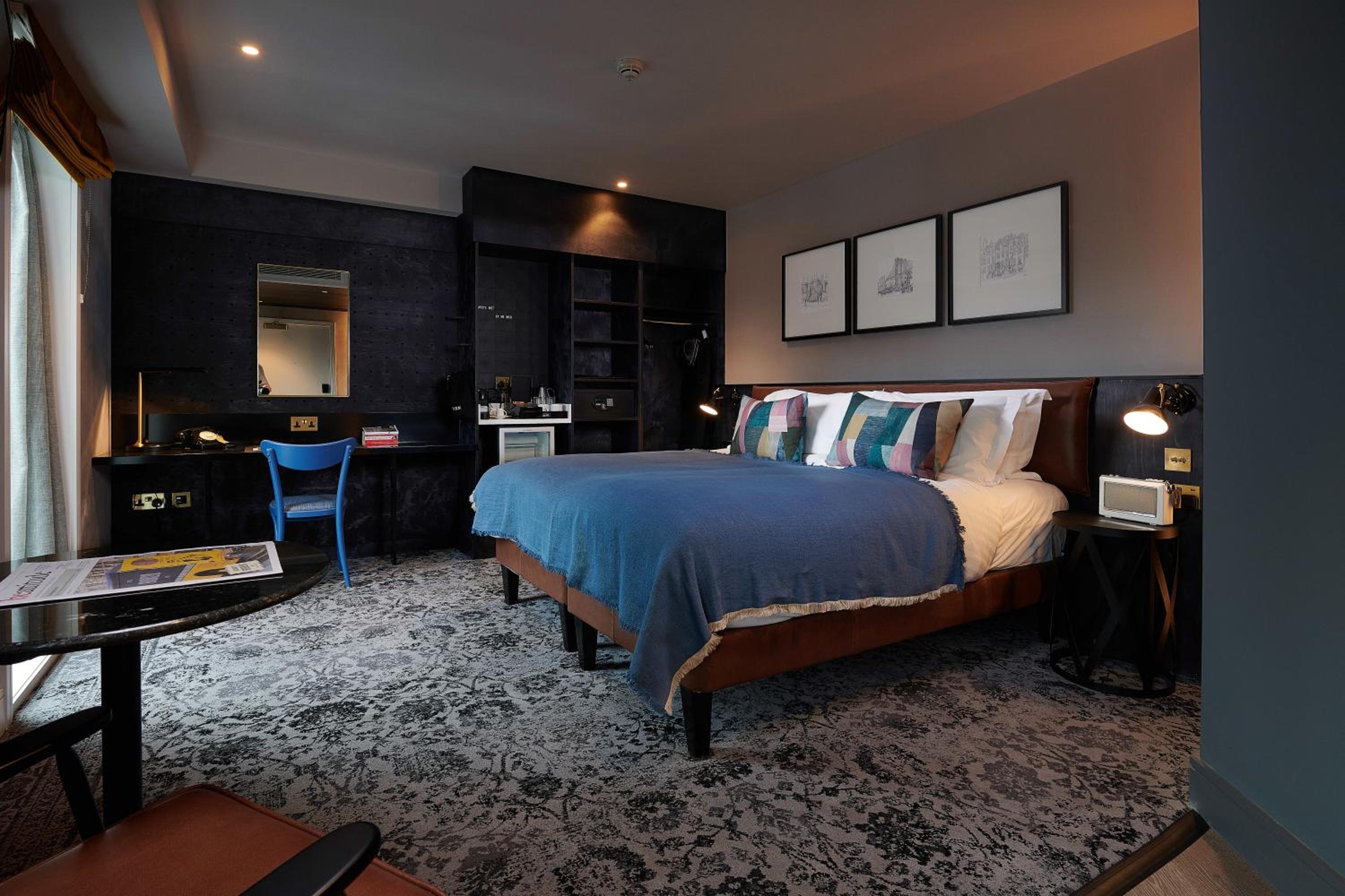 Premium King Room - Photo 1